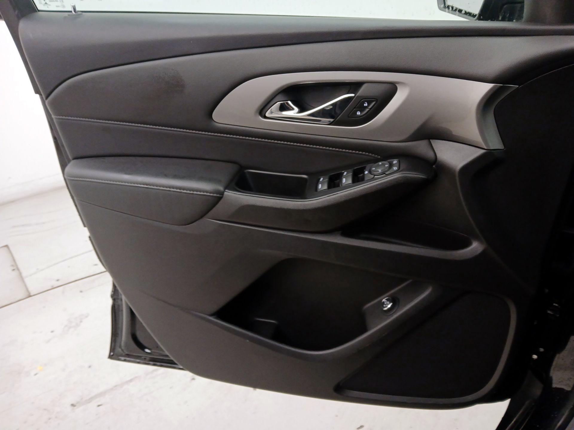 Thumbnail: 2023 Chevrolet Traverse - 12