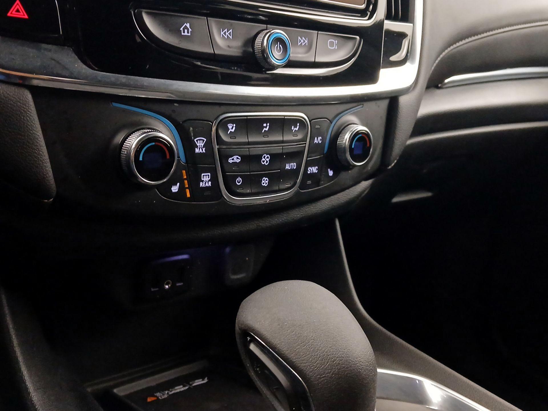 Thumbnail: 2023 Chevrolet Traverse - 16