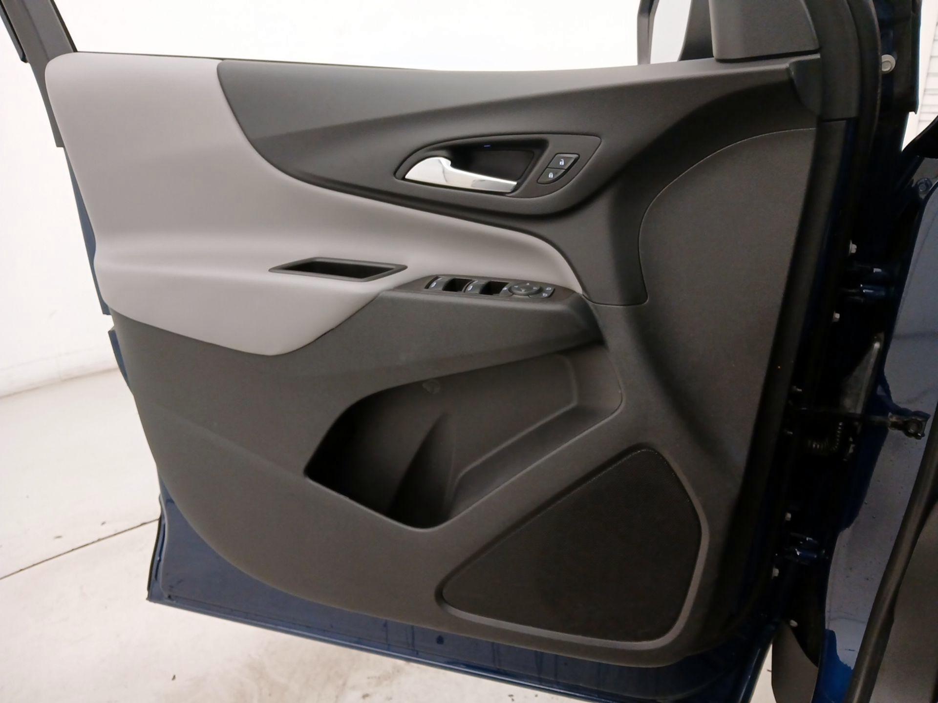 Thumbnail: 2022 Chevrolet Equinox - 12