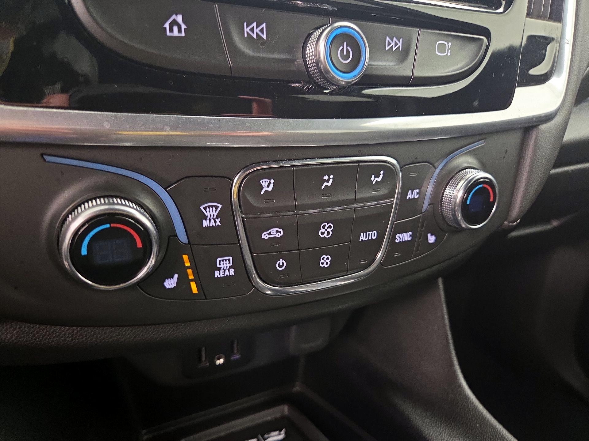 Thumbnail: 2023 Chevrolet Traverse - 16