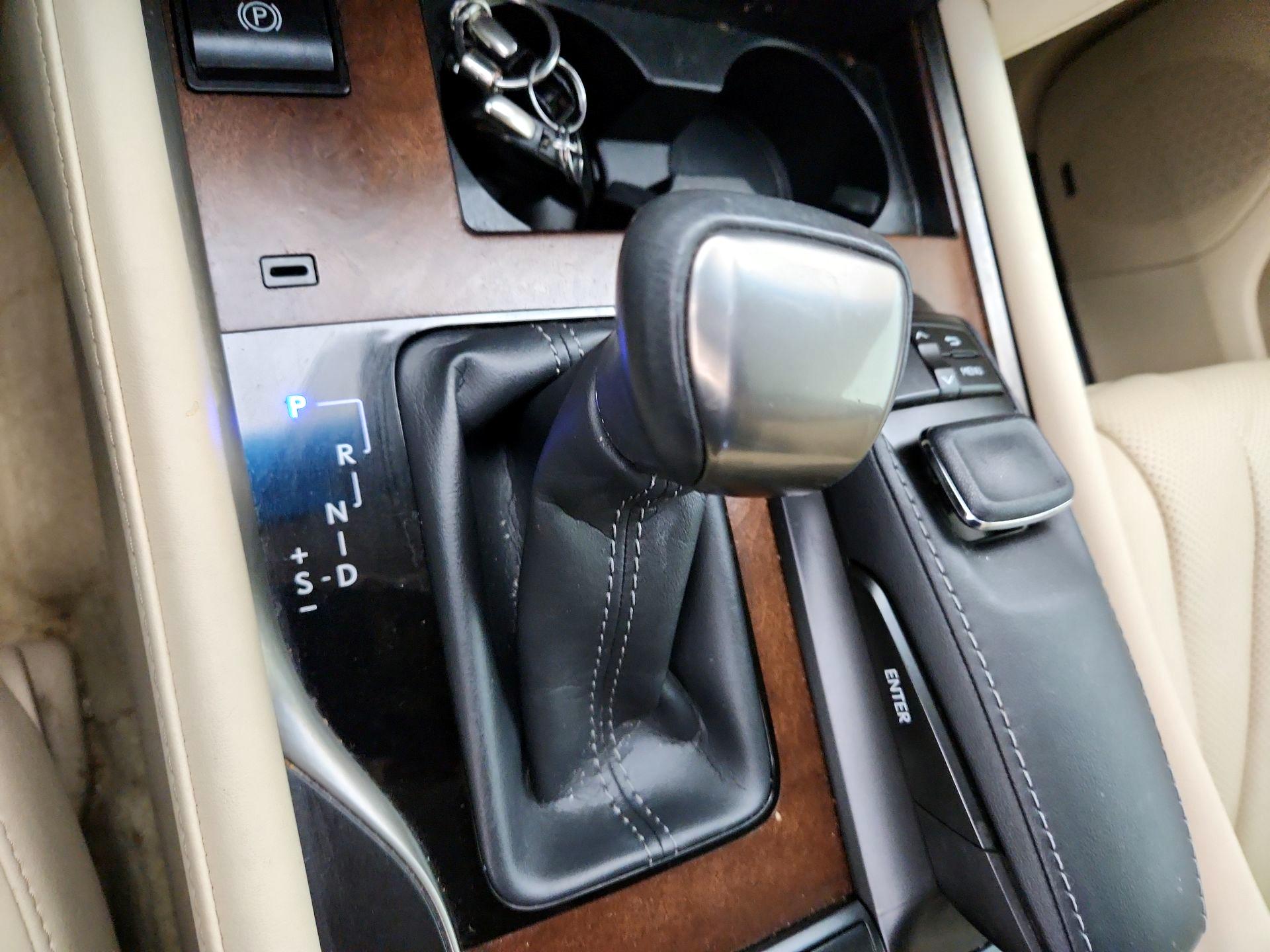 Thumbnail: 2021 Lexus LX - 18