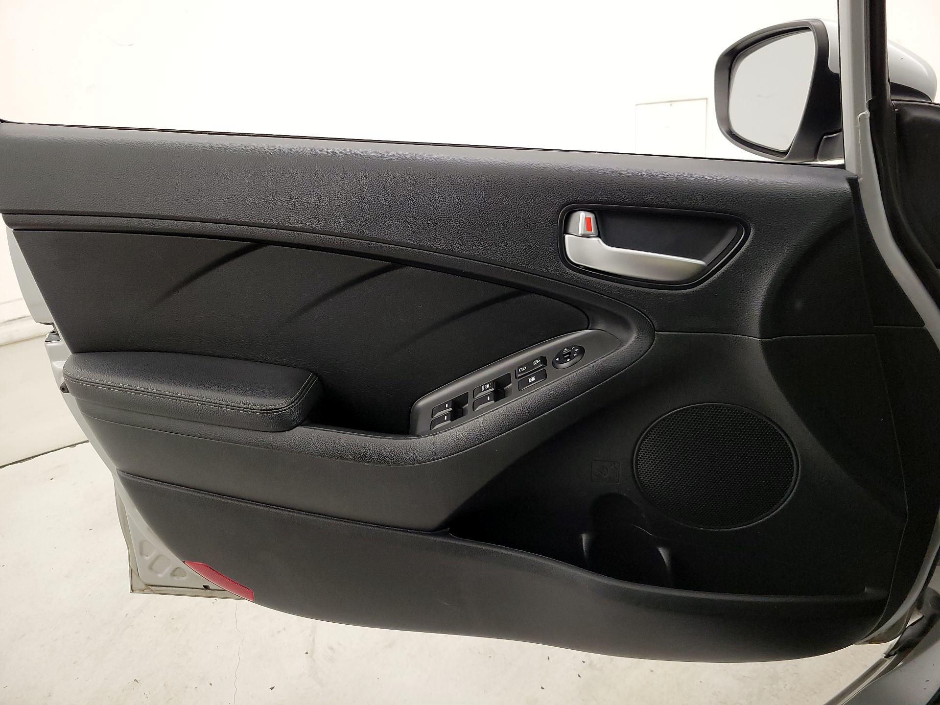 Thumbnail: 2018 Kia Forte - 12