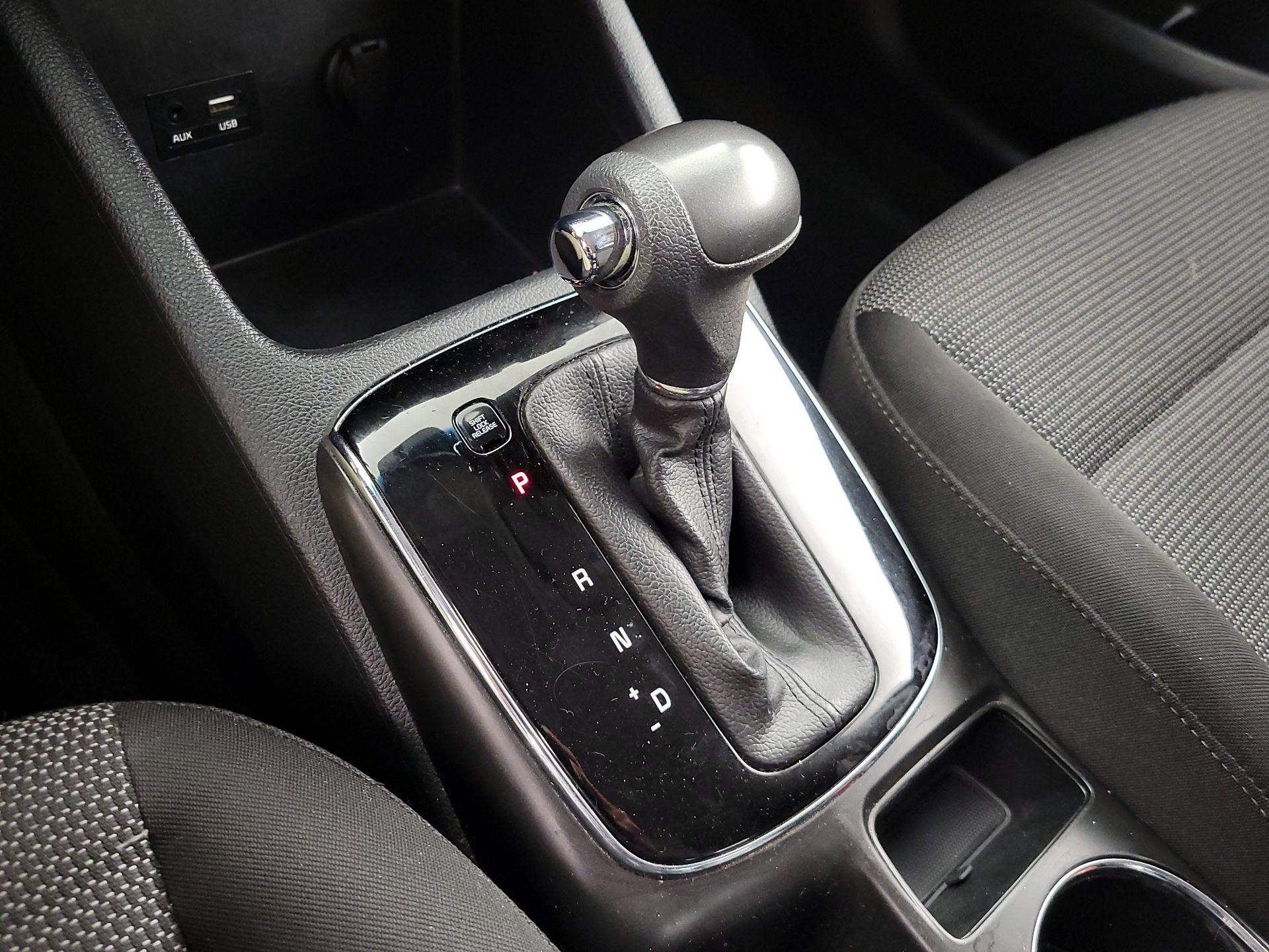 Thumbnail: 2018 Kia Forte - 16