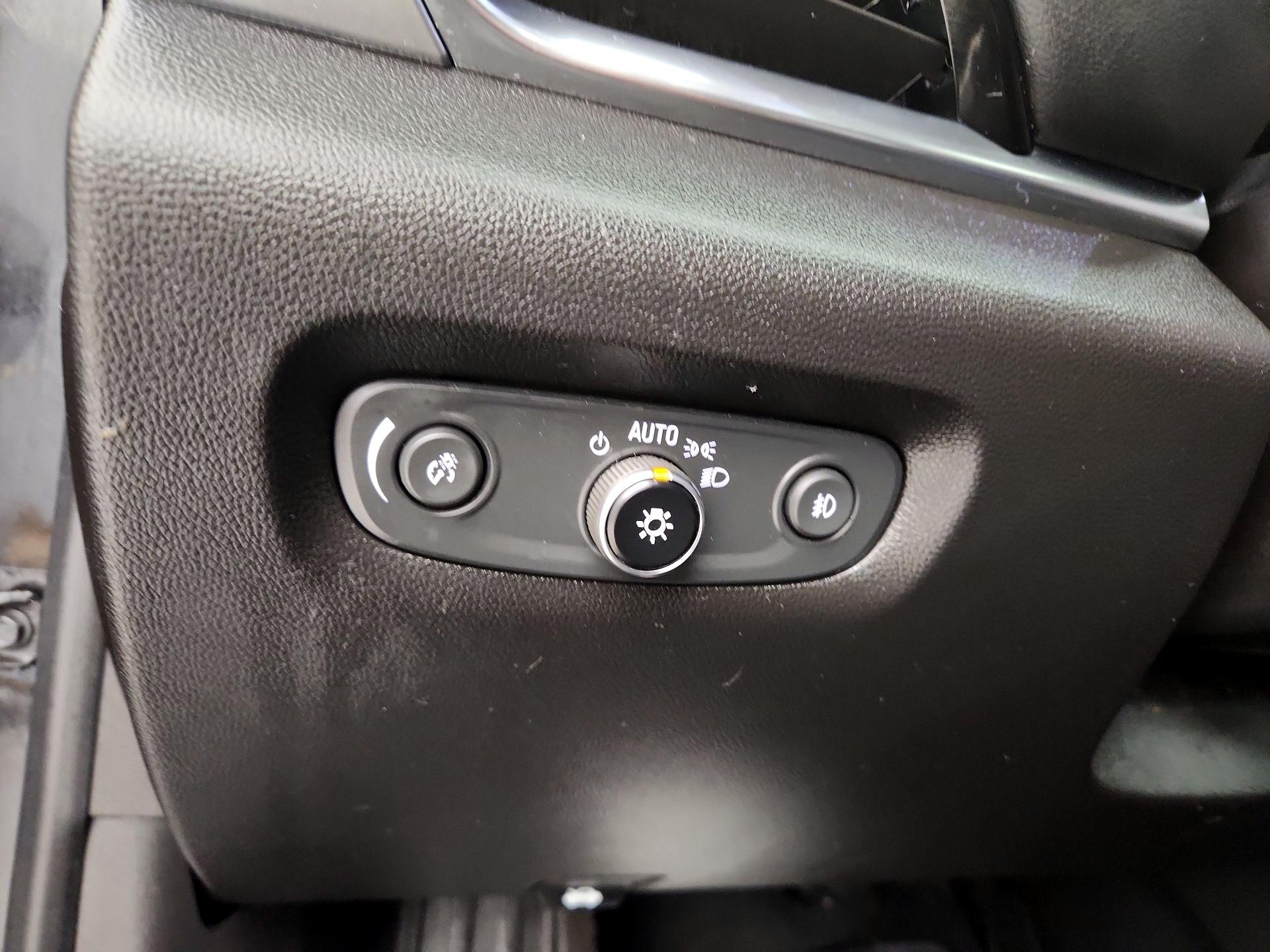 Thumbnail: 2021 Chevrolet Traverse - 13