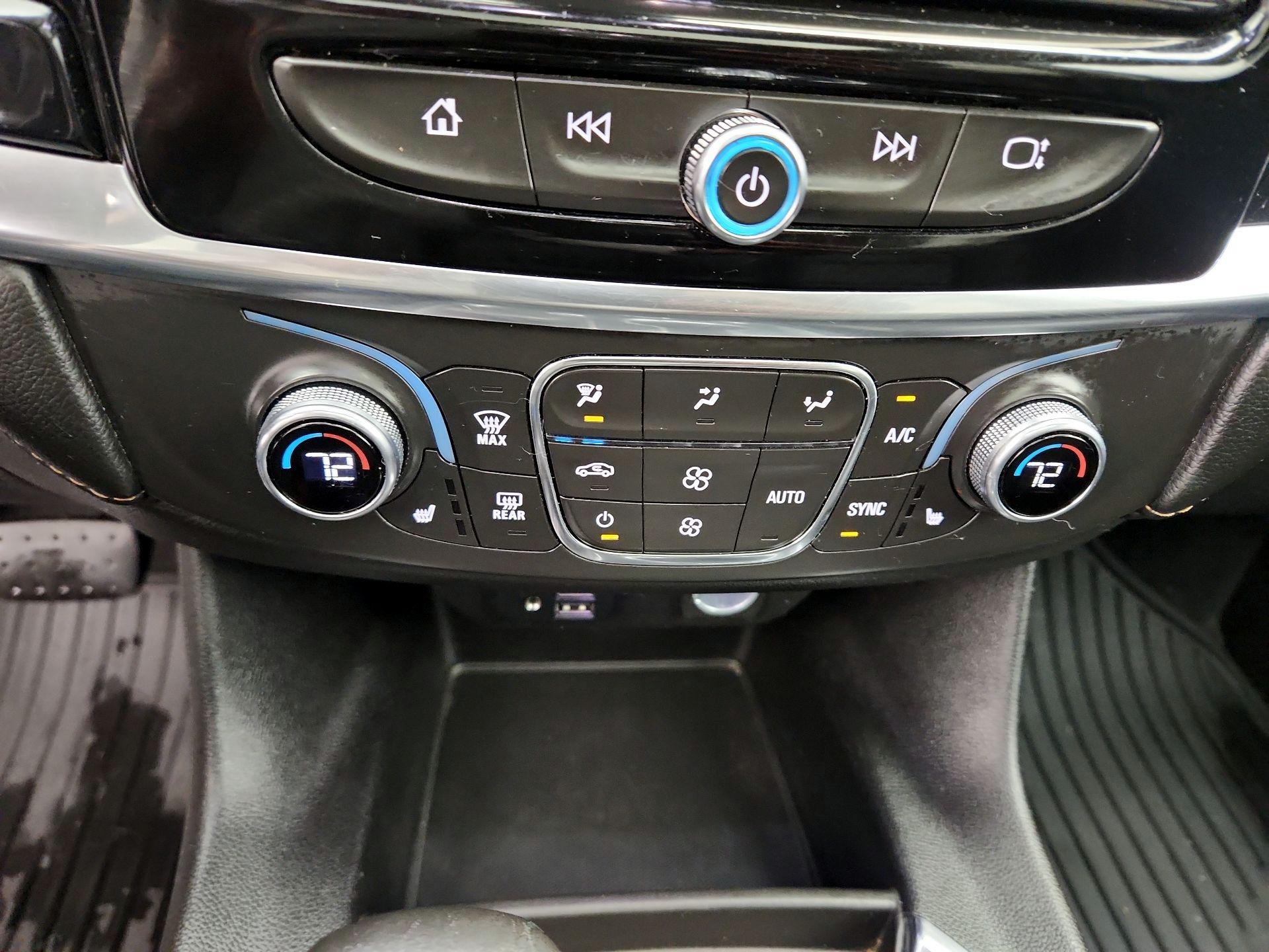 Thumbnail: 2021 Chevrolet Traverse - 16