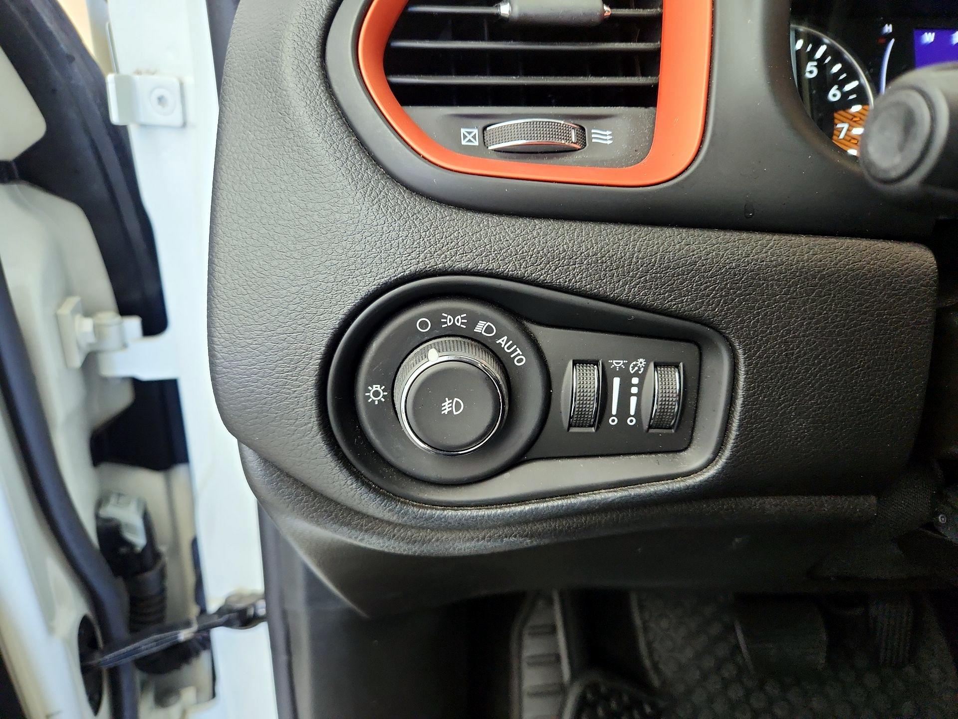 Thumbnail: 2020 Jeep Renegade - 13