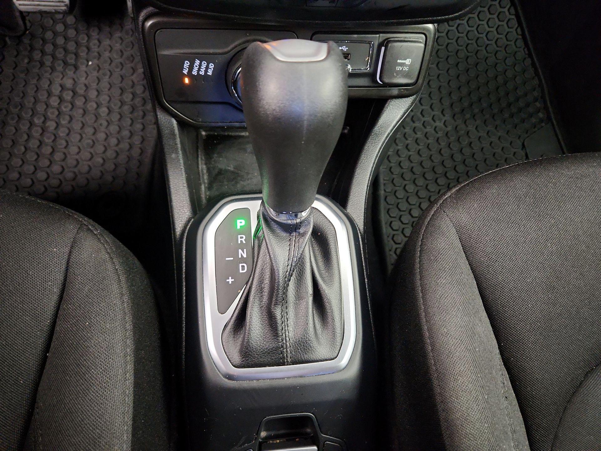 Thumbnail: 2020 Jeep Renegade - 17