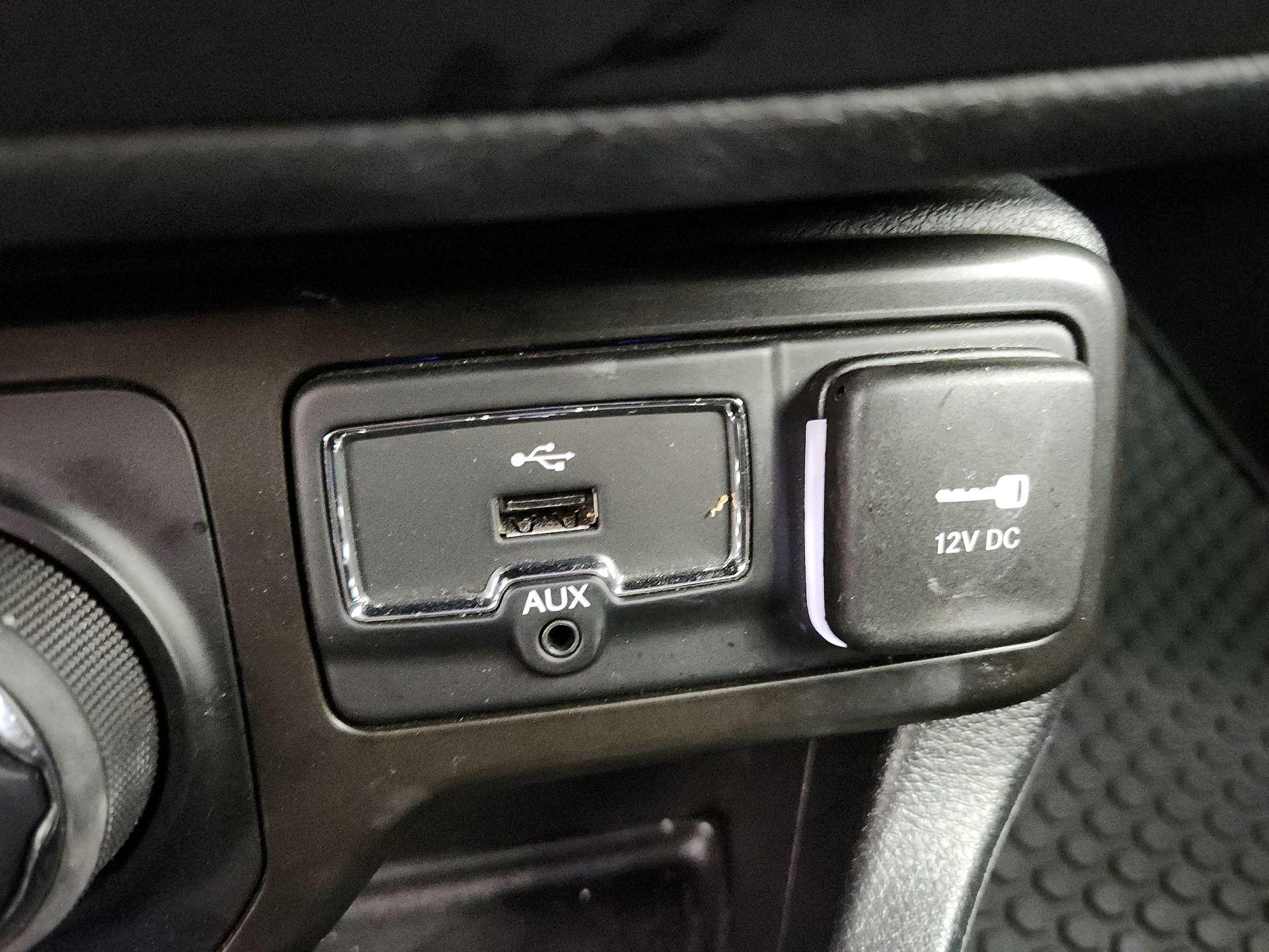 Thumbnail: 2020 Jeep Renegade - 18