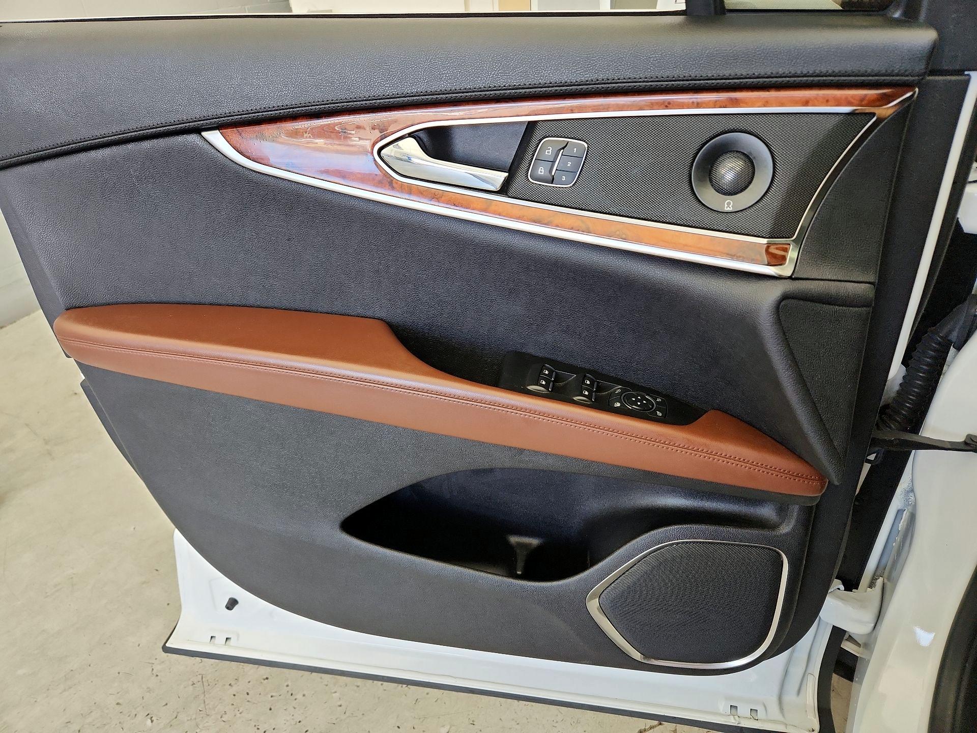 Thumbnail: 2020 Lincoln Nautilus - 12