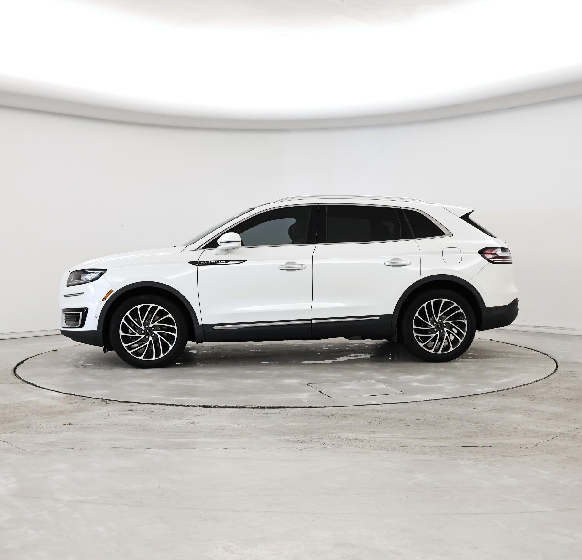 Thumbnail: 2020 Lincoln Nautilus - 3