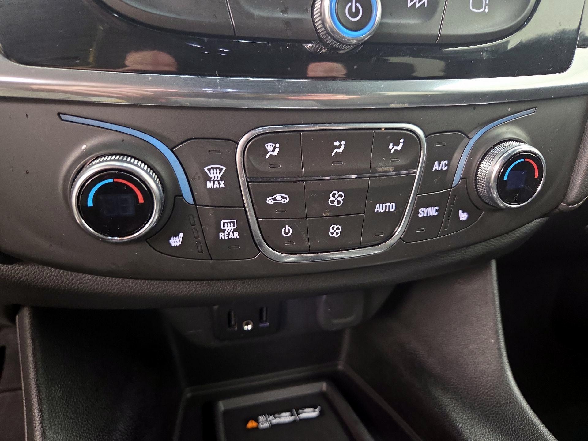 Thumbnail: 2023 Chevrolet Traverse - 16