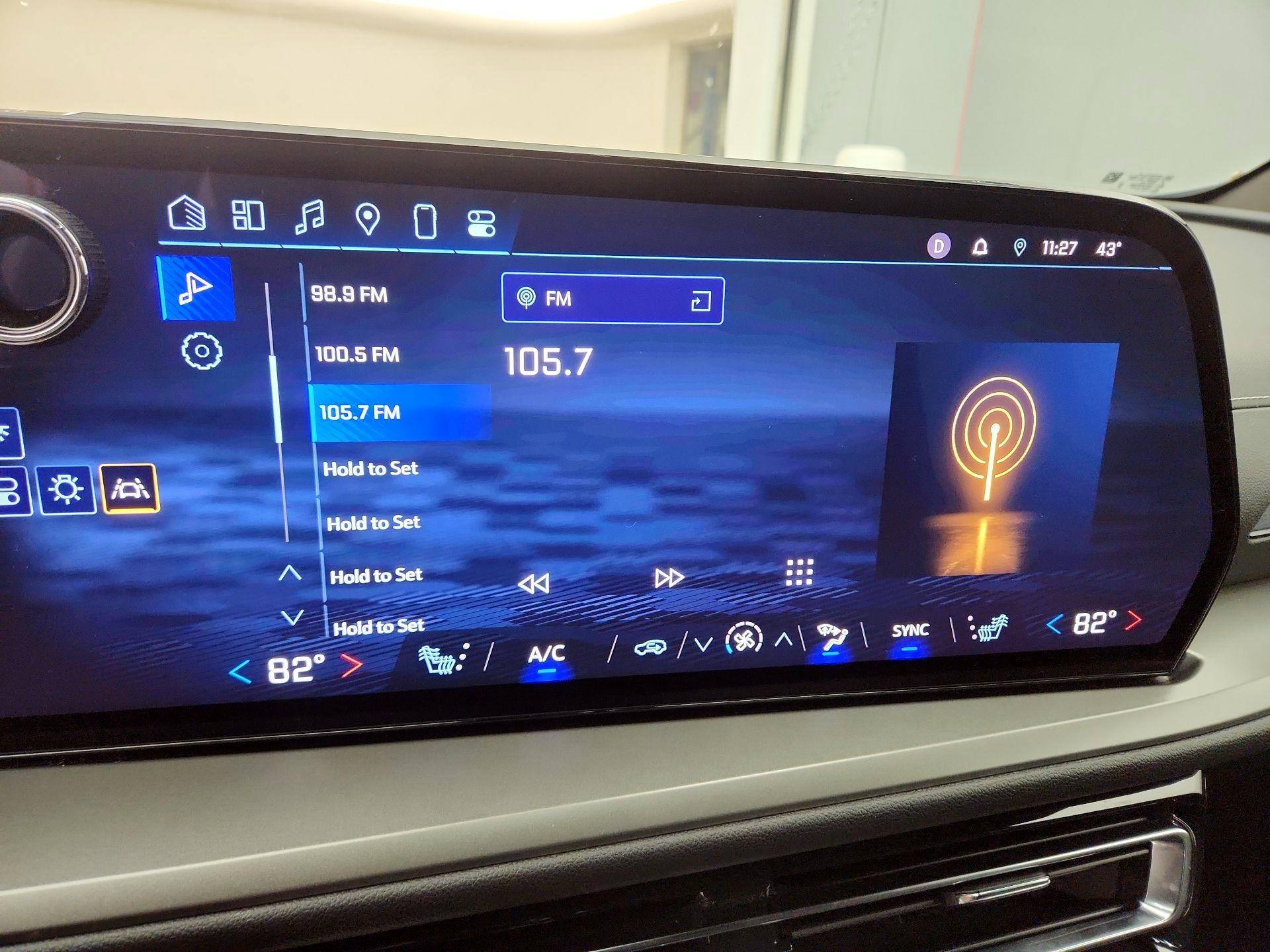 Thumbnail: 2025 Chevrolet Traverse - 16