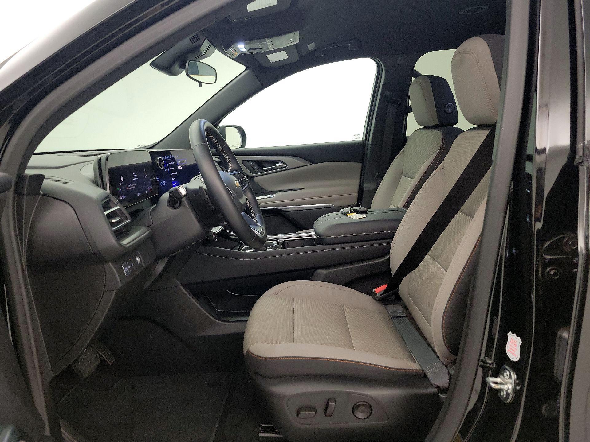 Thumbnail: 2025 Chevrolet Traverse - 11