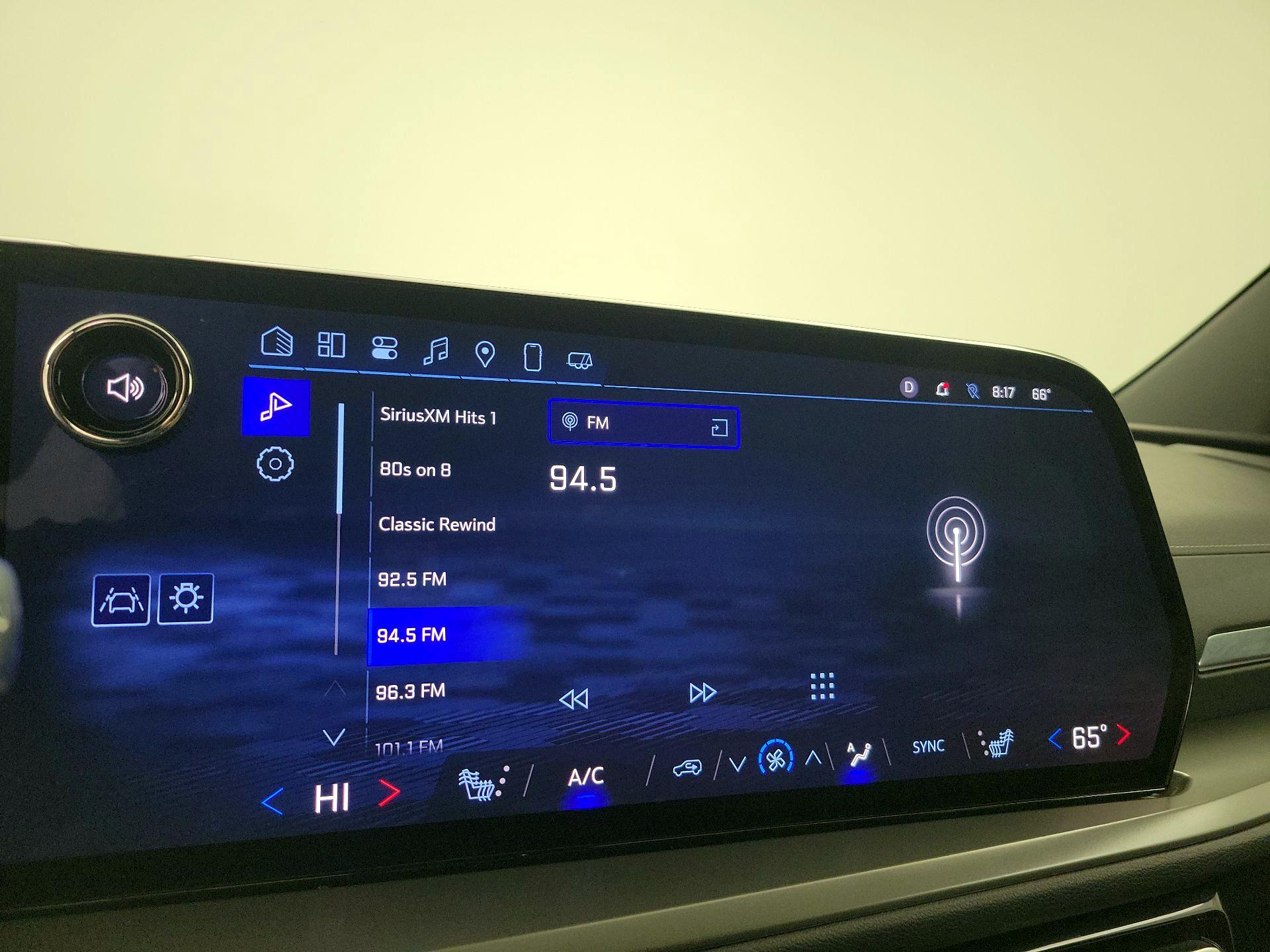 Thumbnail: 2025 Chevrolet Traverse - 15