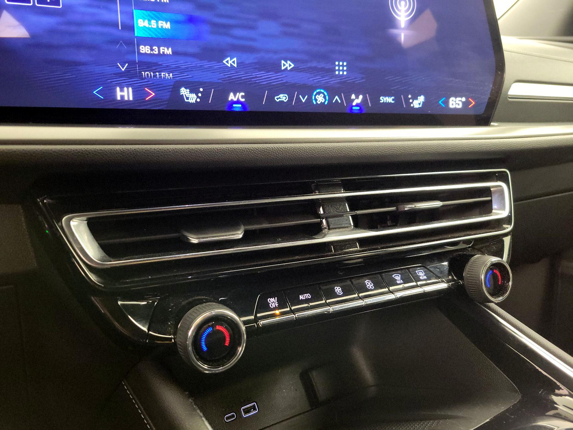 Thumbnail: 2025 Chevrolet Traverse - 16