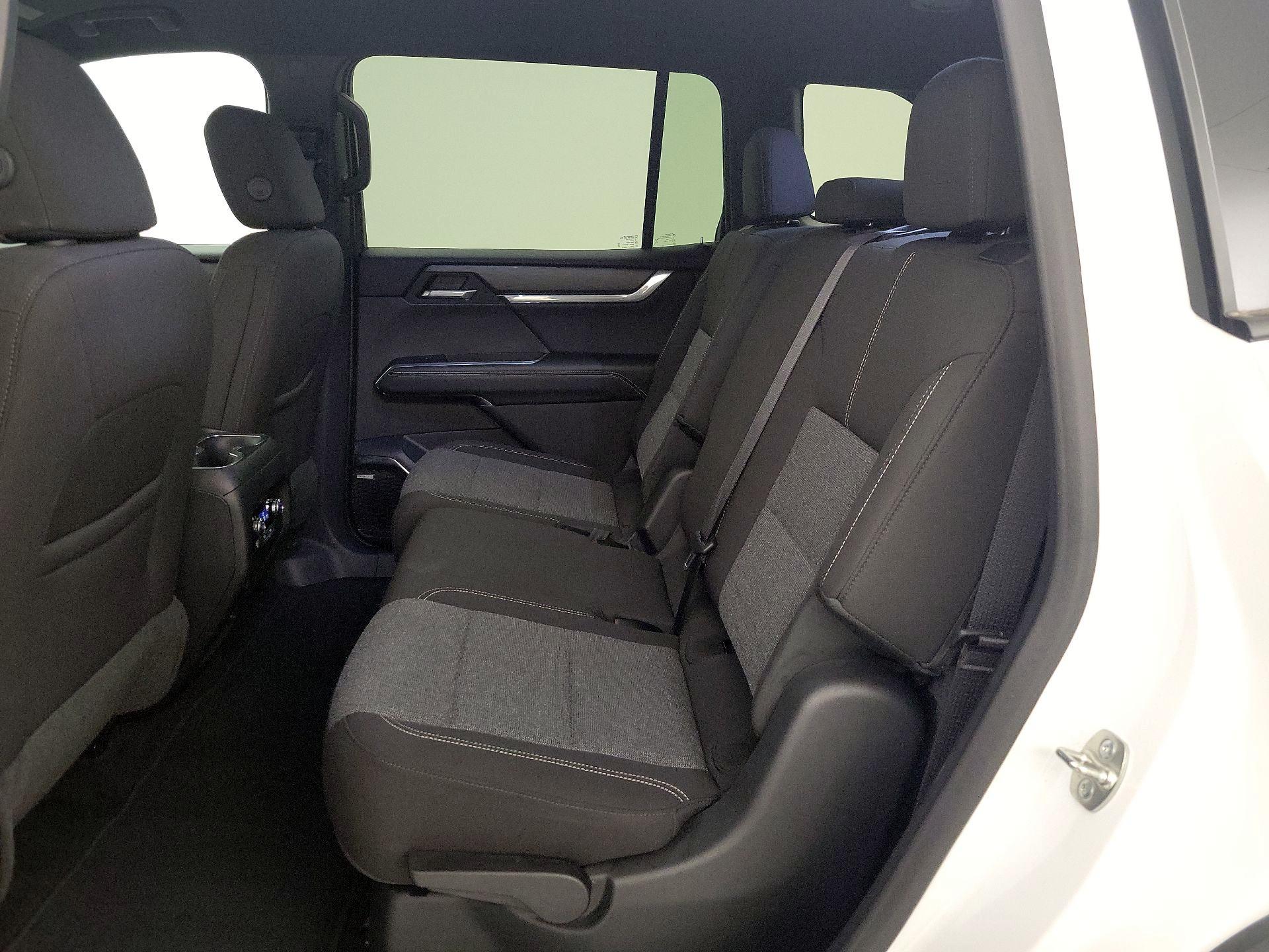 Thumbnail: 2025 GMC Acadia - 18