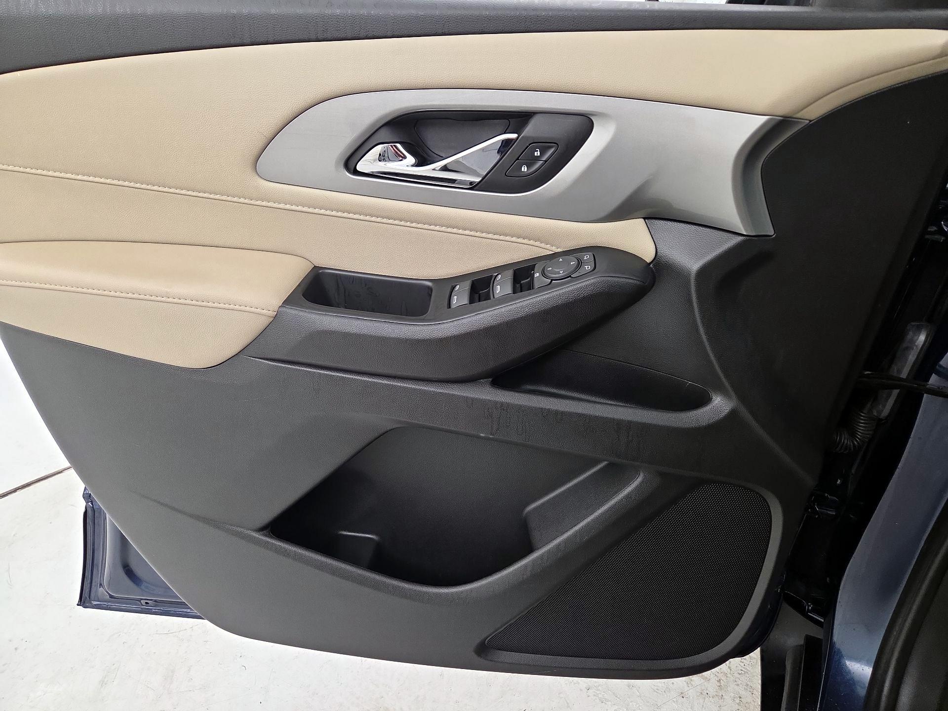 Thumbnail: 2023 Chevrolet Traverse - 12