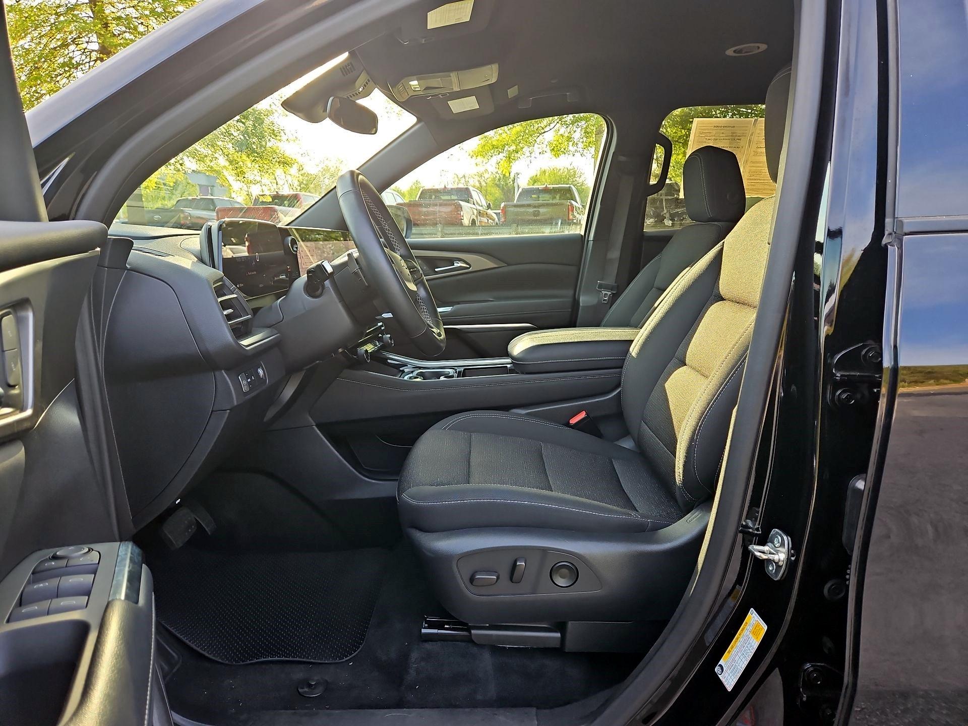 Thumbnail: 2025 Chevrolet Traverse - 9
