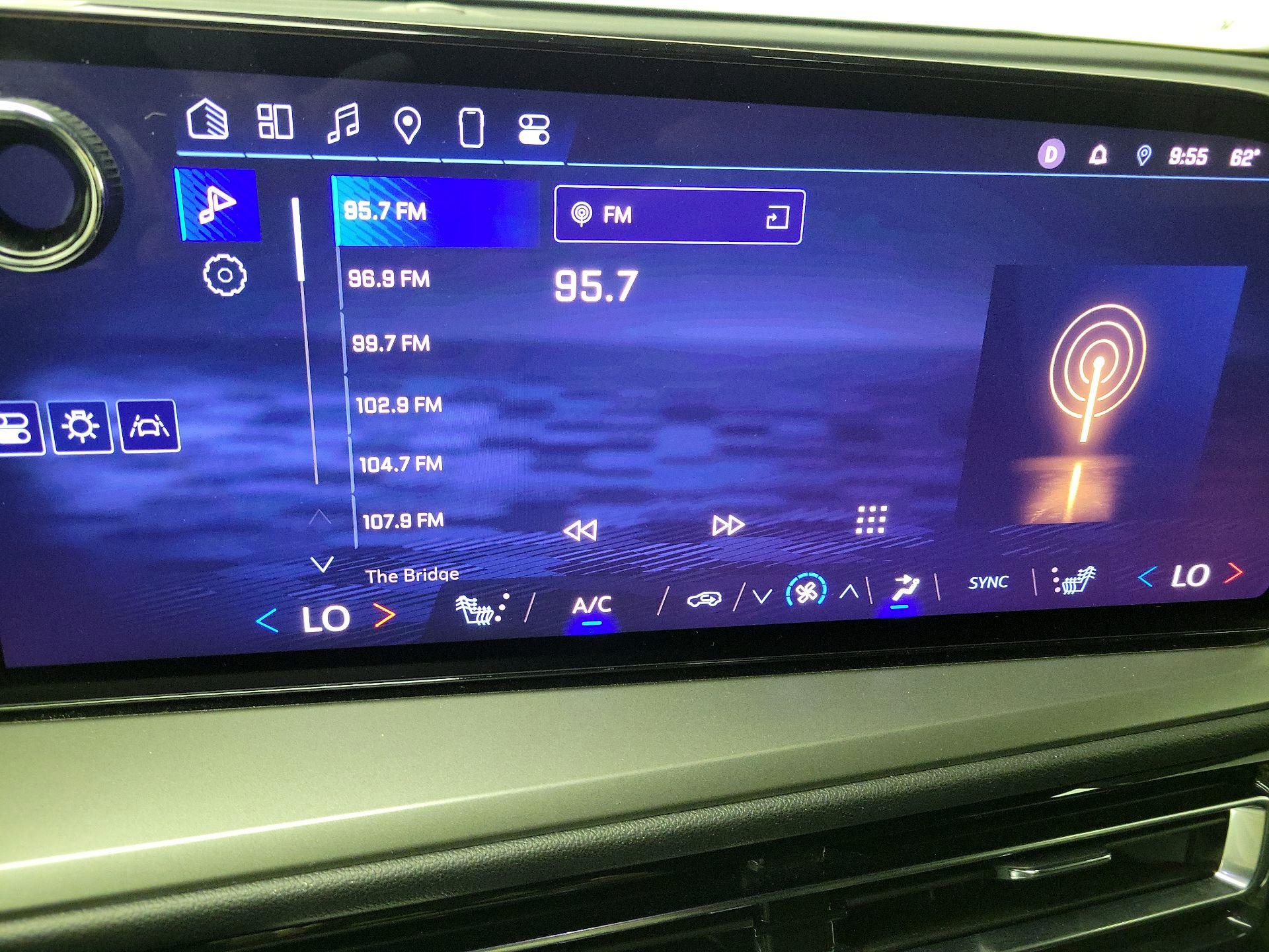 Thumbnail: 2025 Chevrolet Traverse - 16