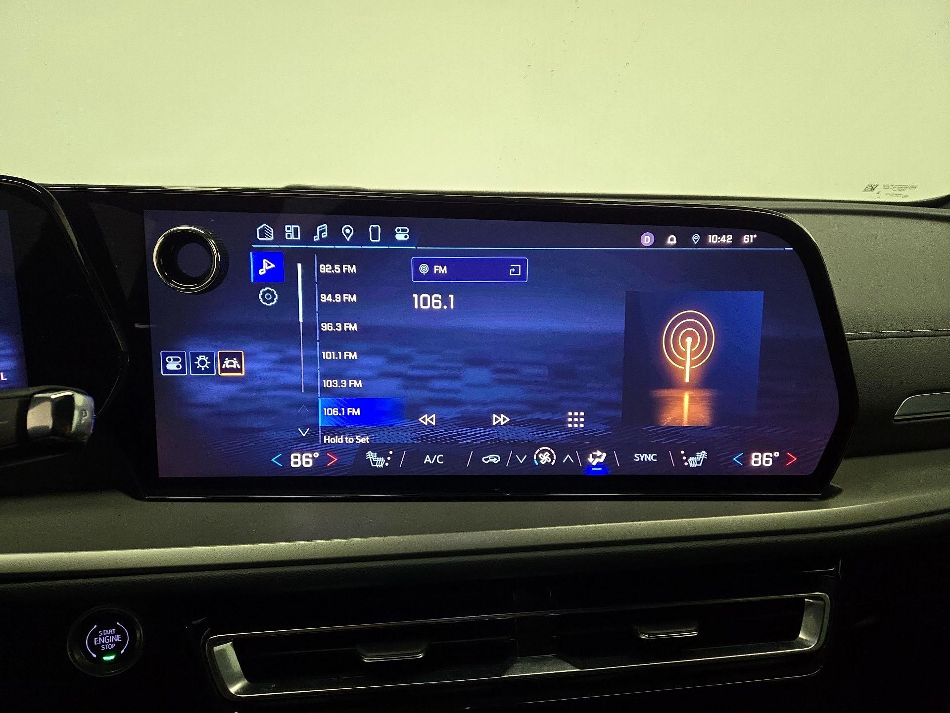 Thumbnail: 2025 Chevrolet Traverse - 16