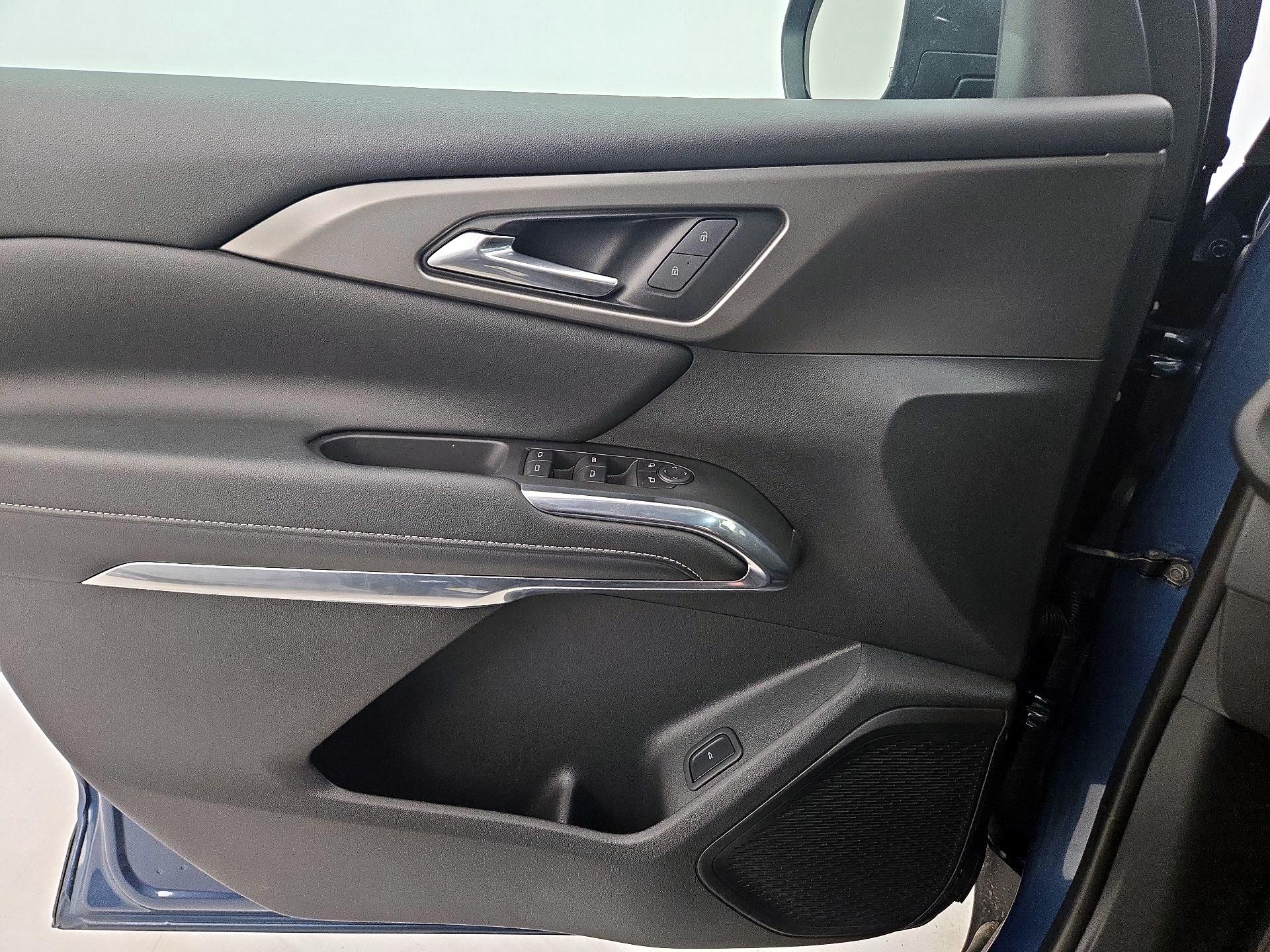 Thumbnail: 2025 Chevrolet Traverse - 12