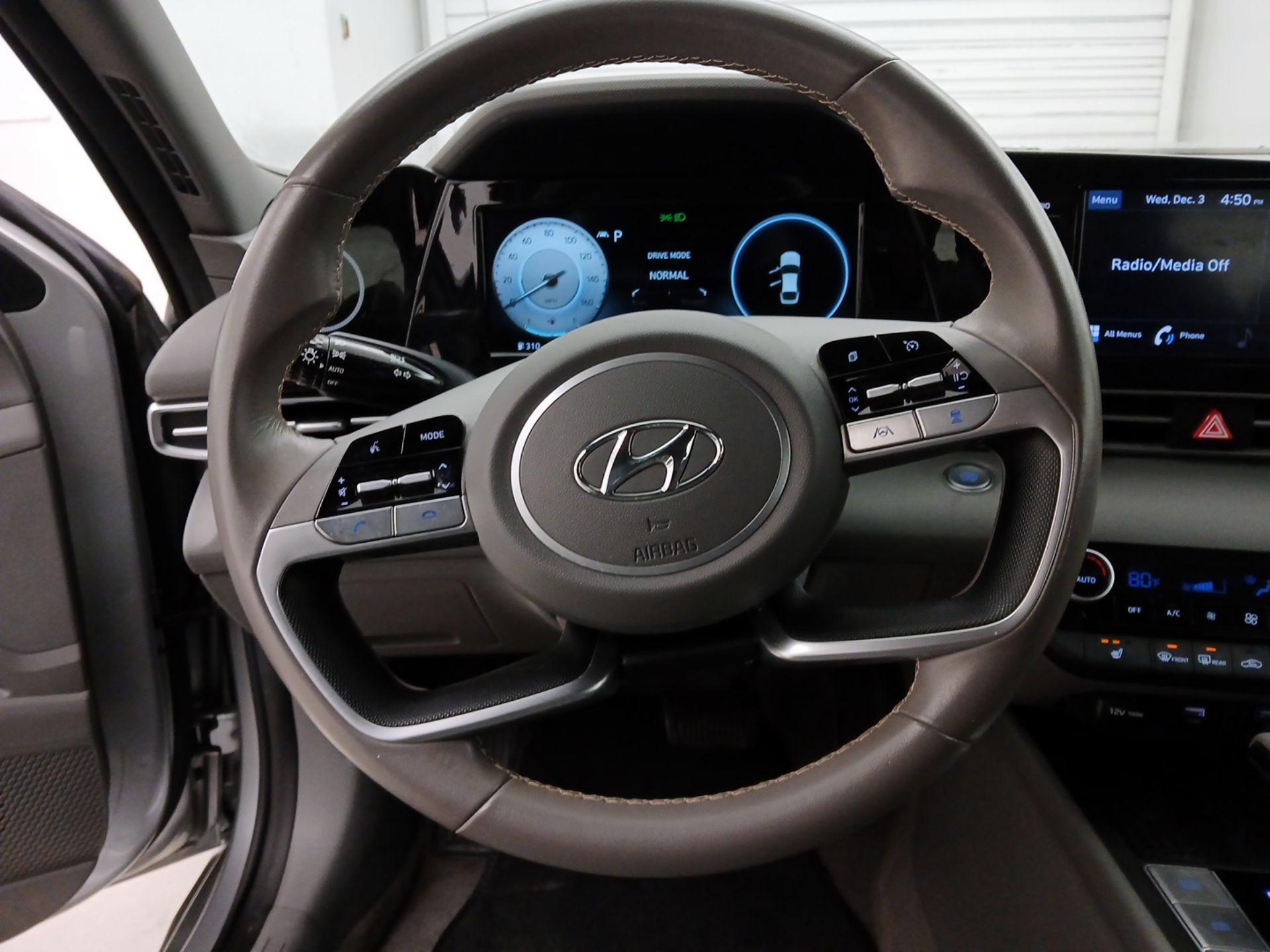 Thumbnail: 2022 Hyundai Elantra - 10