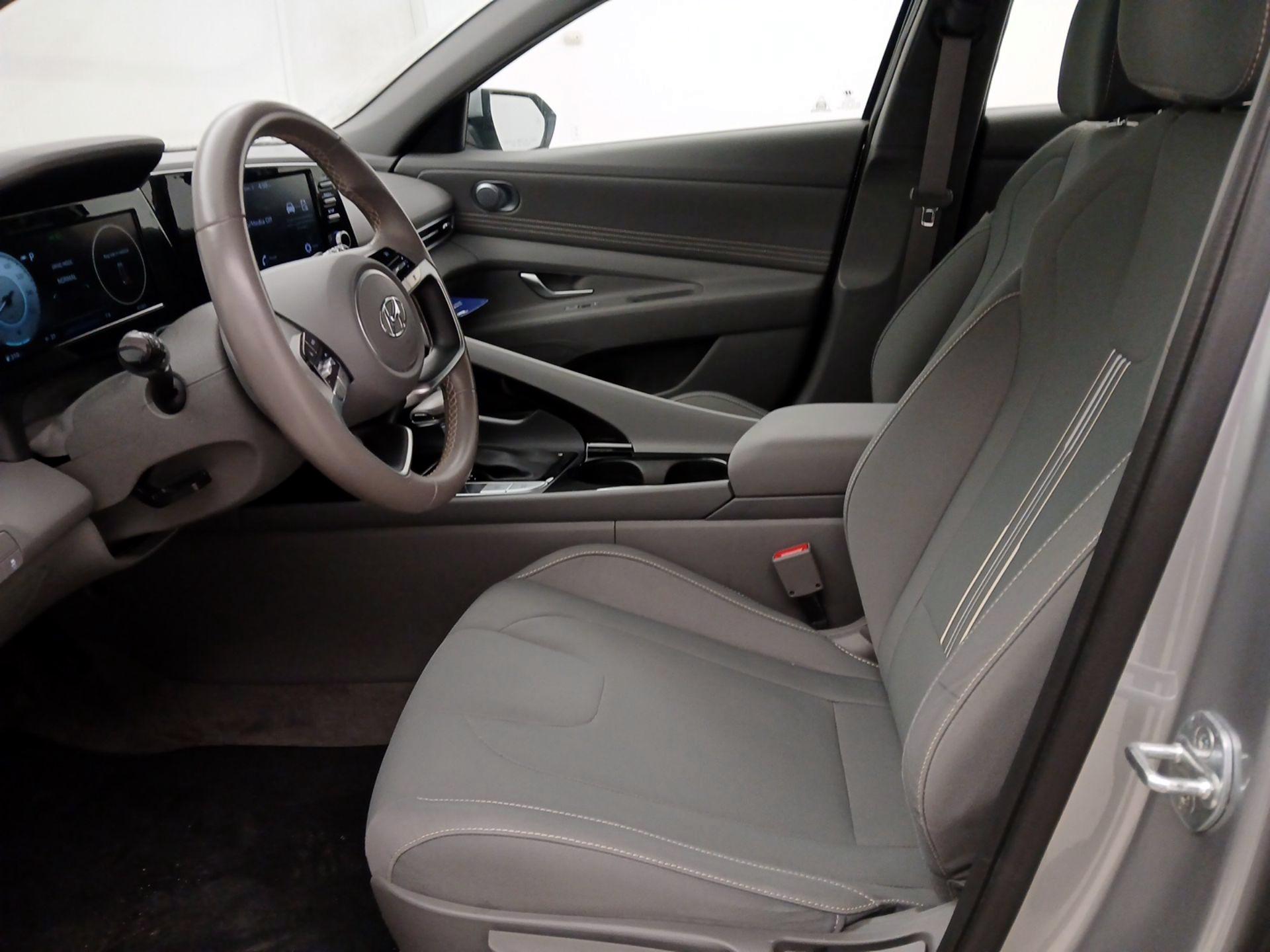 Thumbnail: 2022 Hyundai Elantra - 11