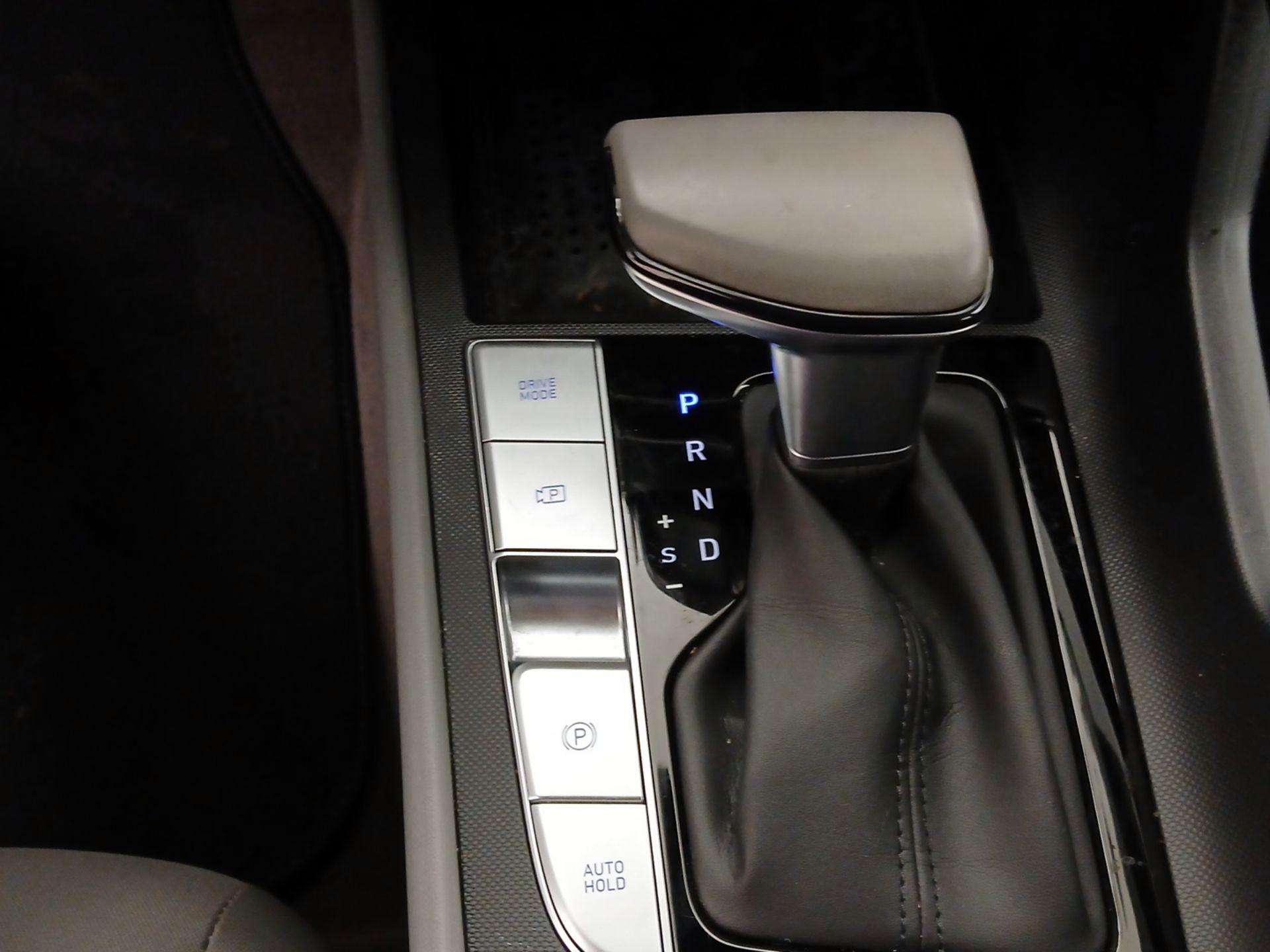 Thumbnail: 2022 Hyundai Elantra - 17