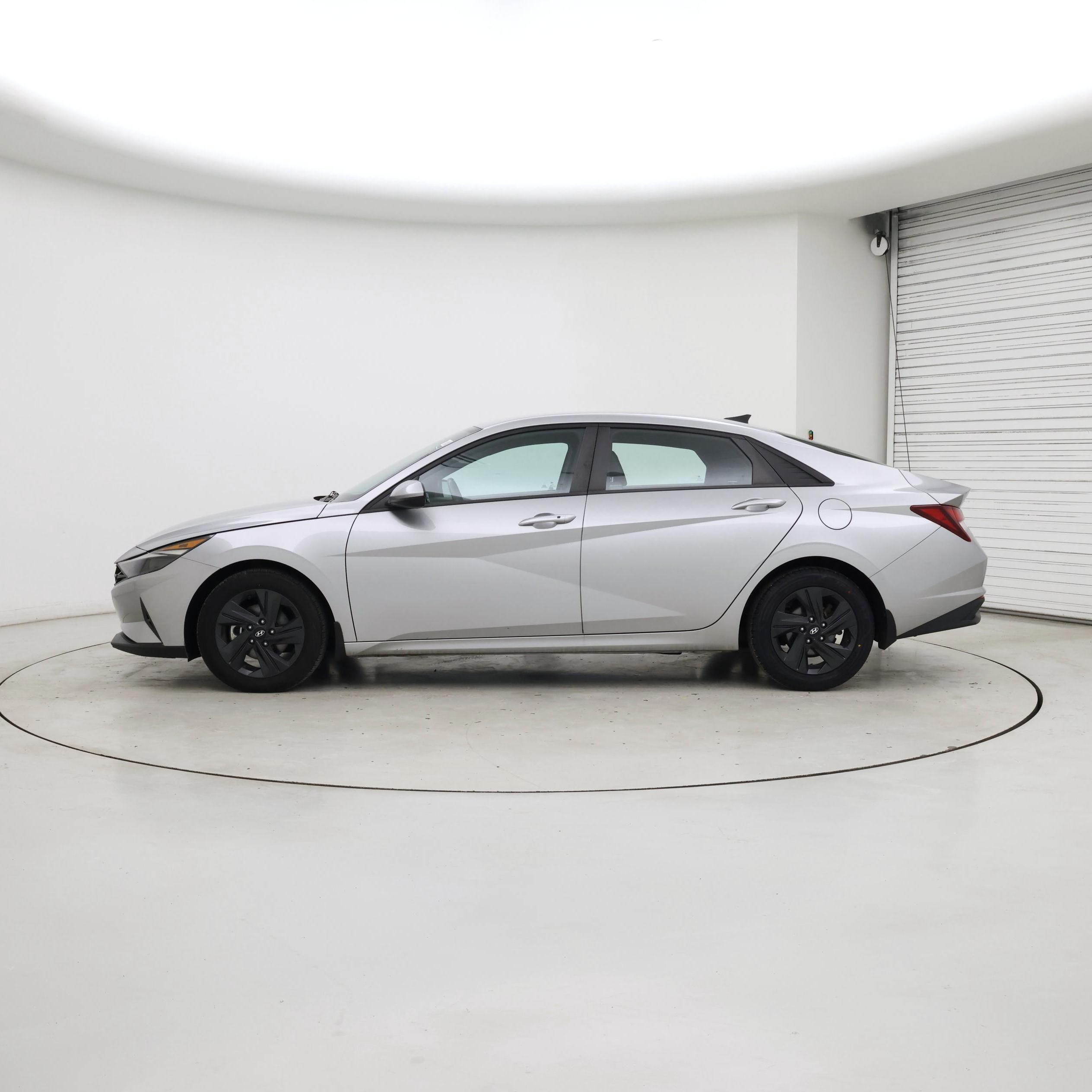 Thumbnail: 2022 Hyundai Elantra - 3