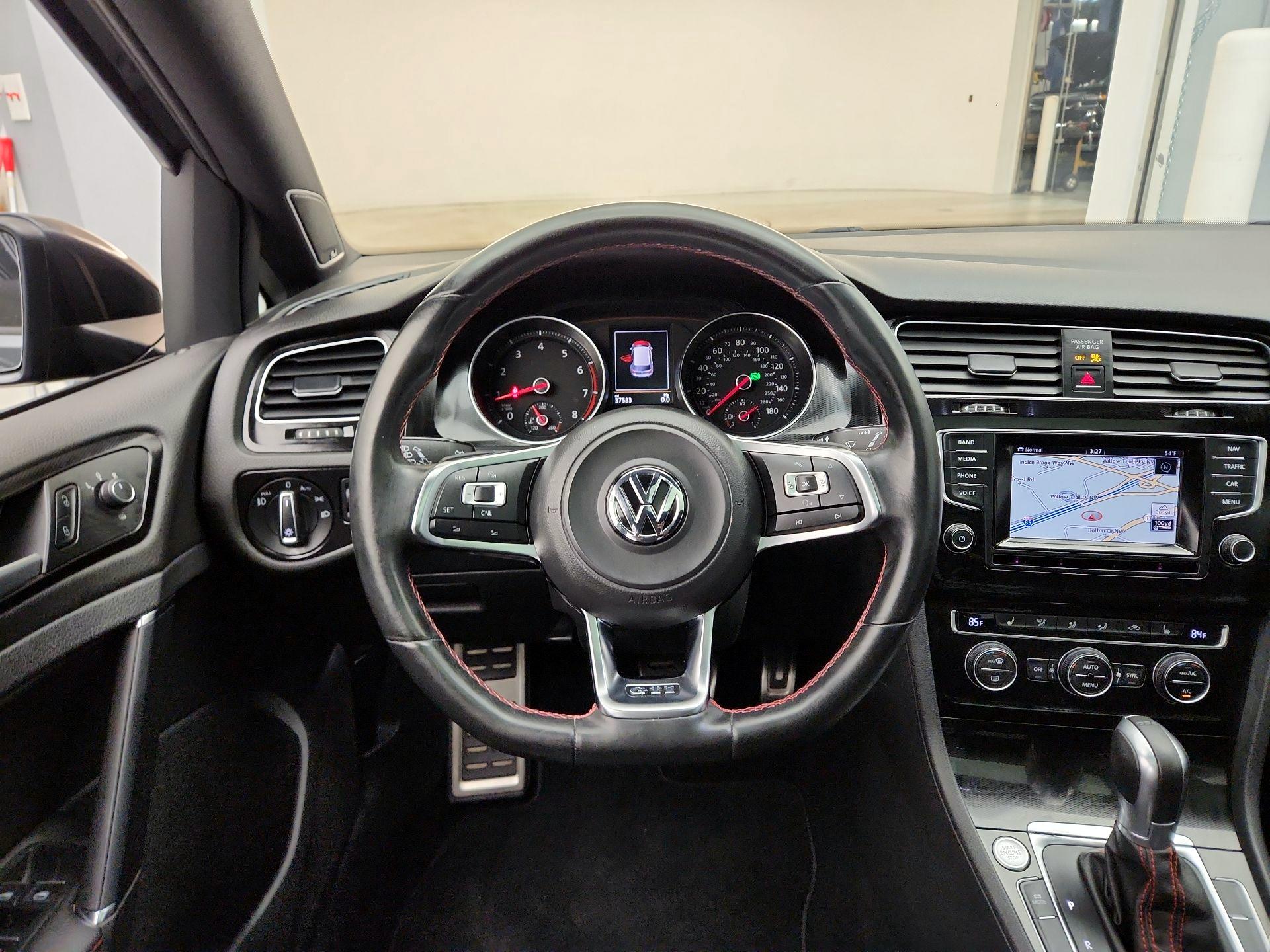 Thumbnail: 2015 Volkswagen Golf - 10