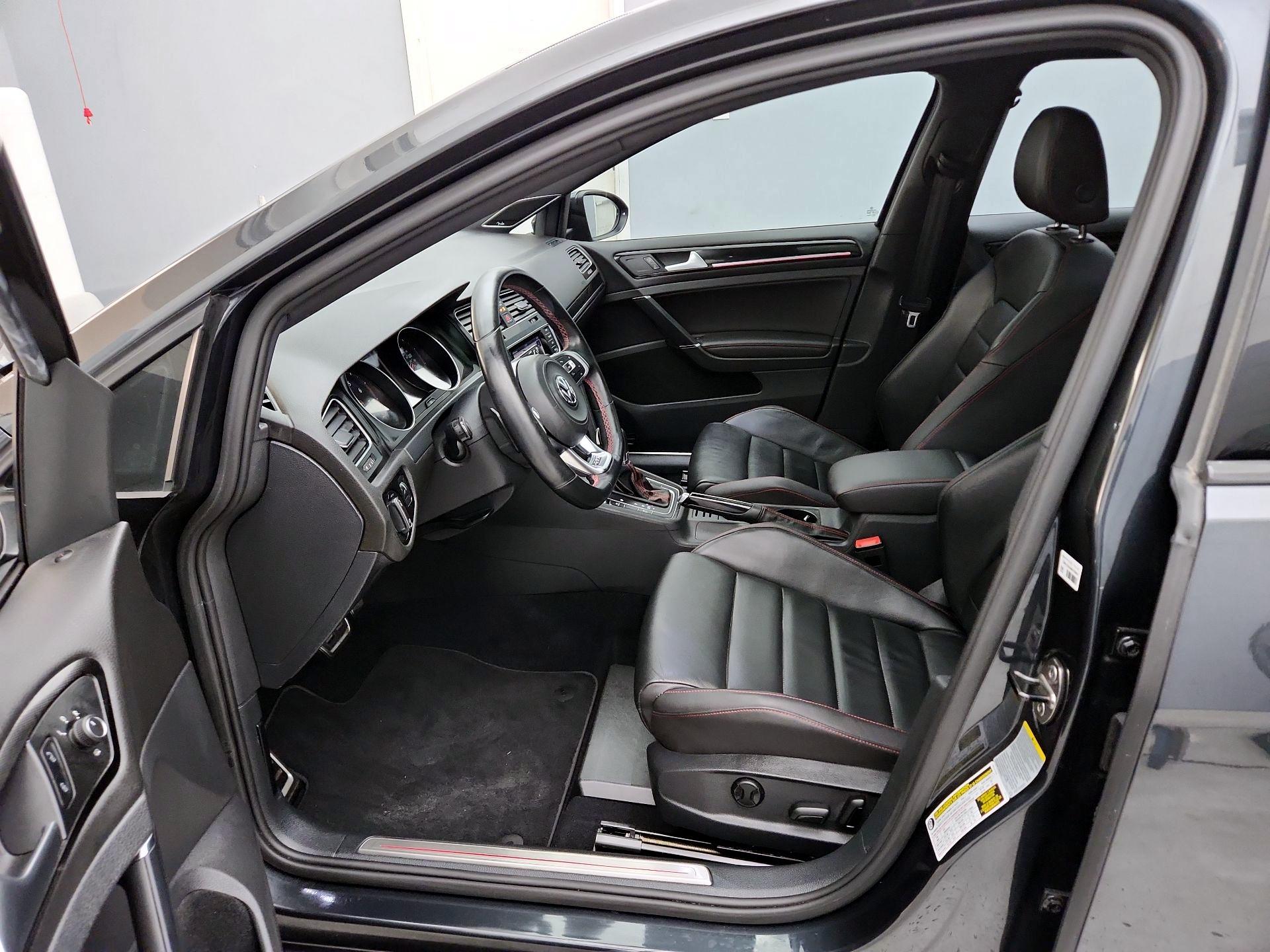 Thumbnail: 2015 Volkswagen Golf - 11