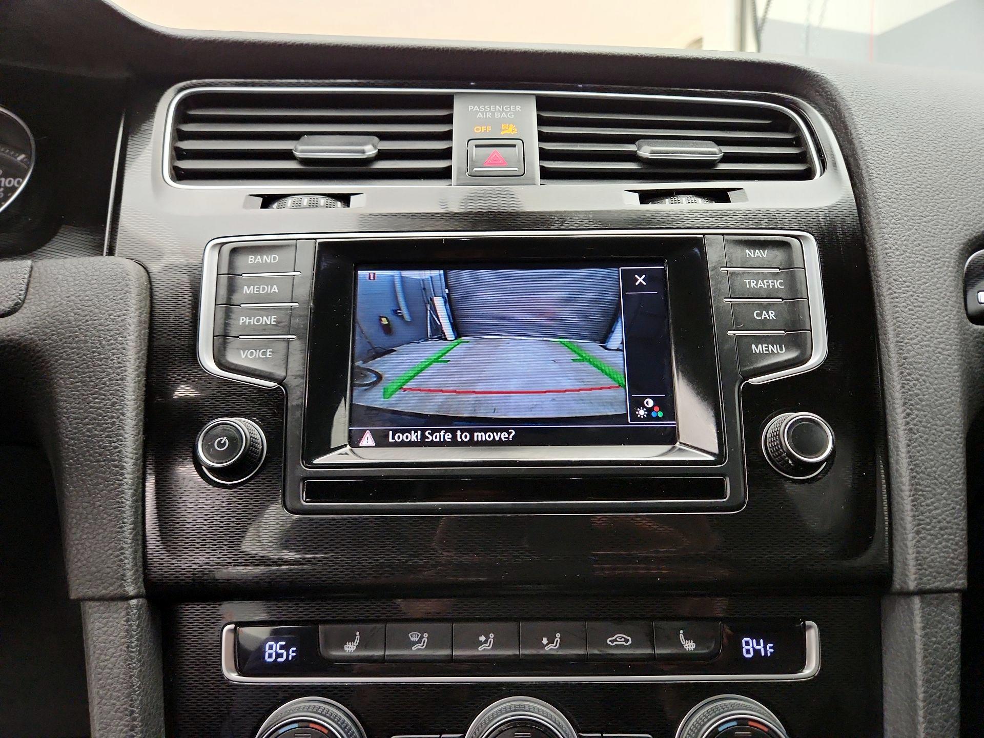 Thumbnail: 2015 Volkswagen Golf - 15