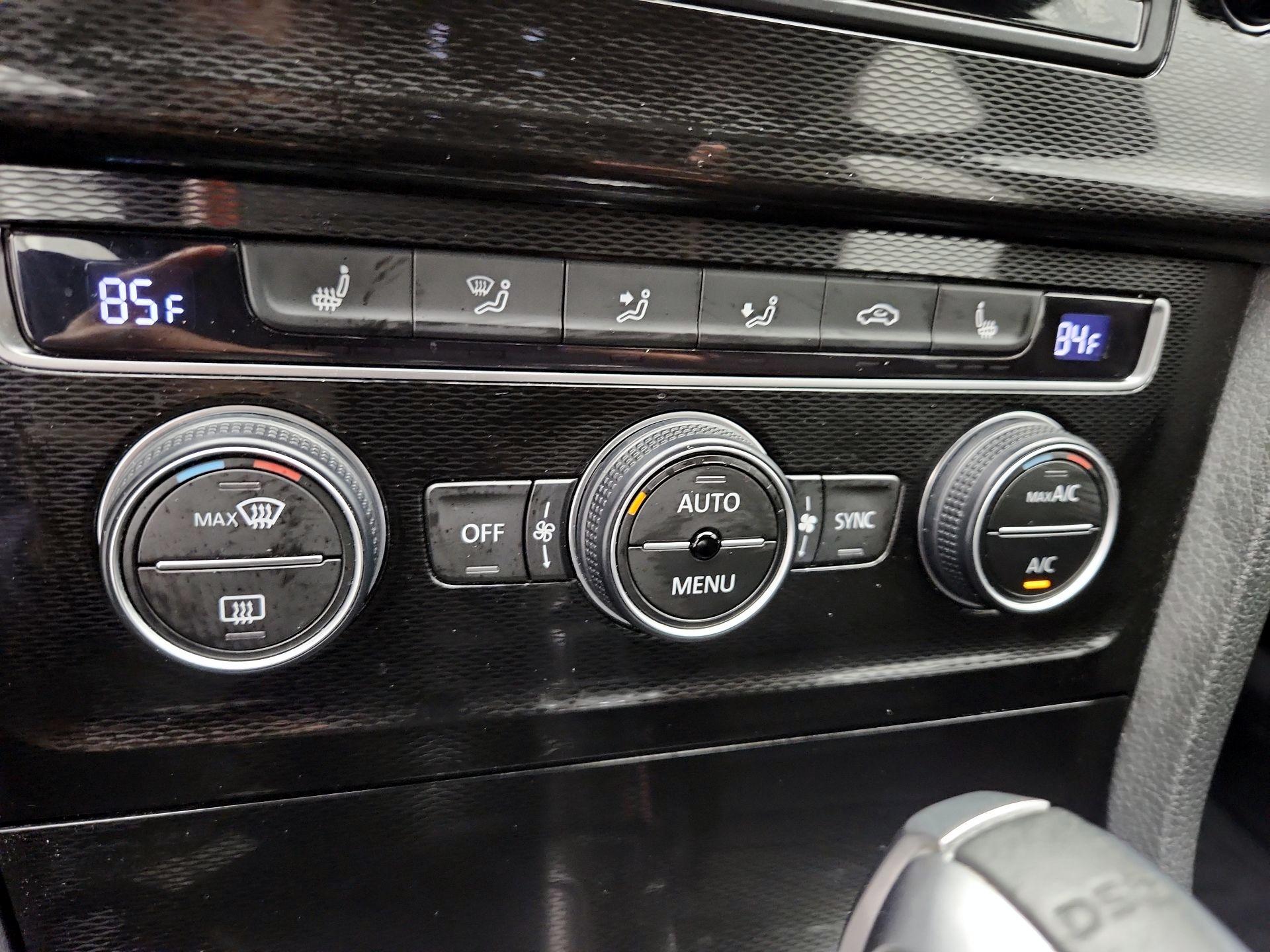 Thumbnail: 2015 Volkswagen Golf - 17