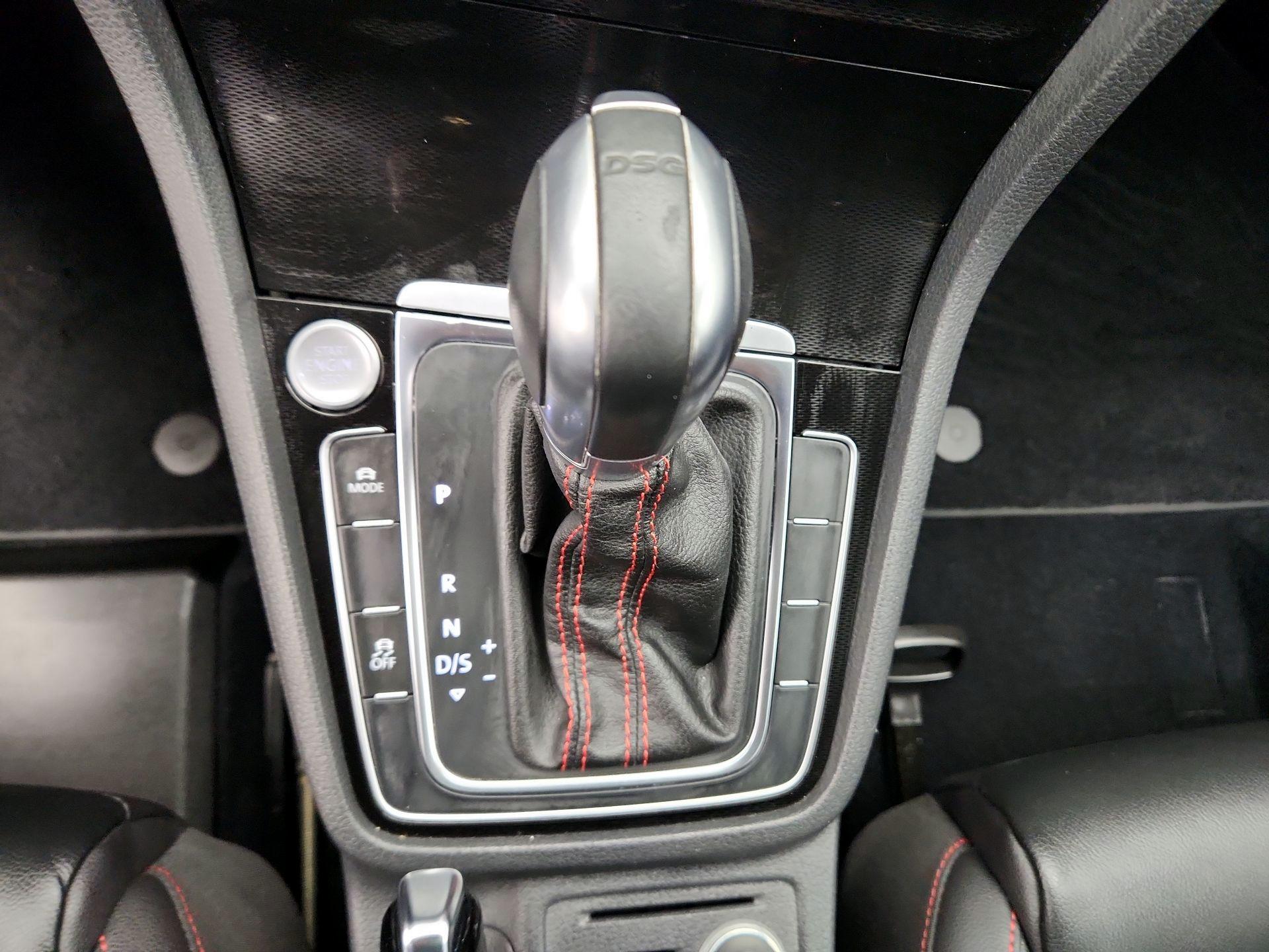 Thumbnail: 2015 Volkswagen Golf - 18