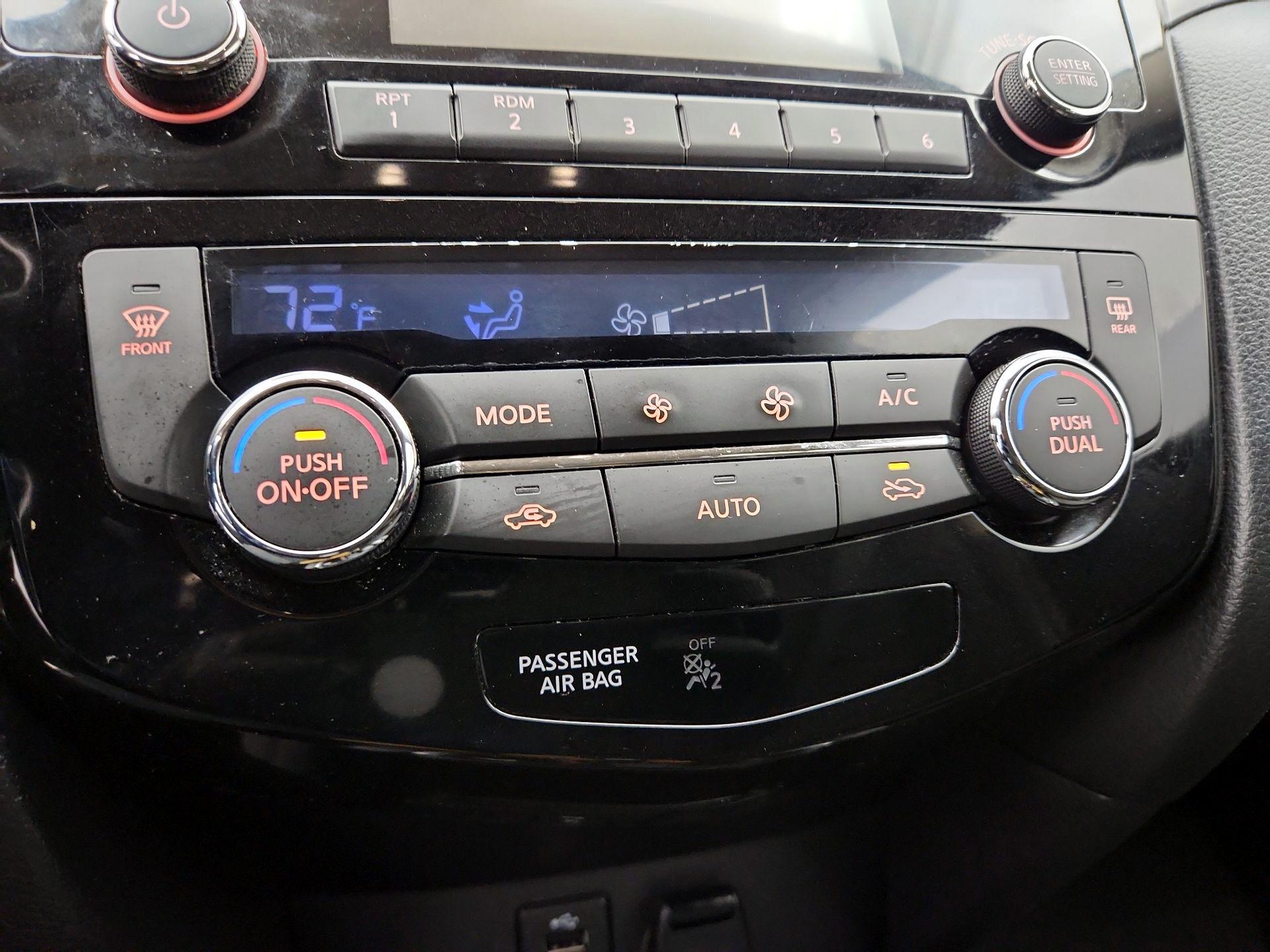 Thumbnail: 2016 Nissan Rogue - 16