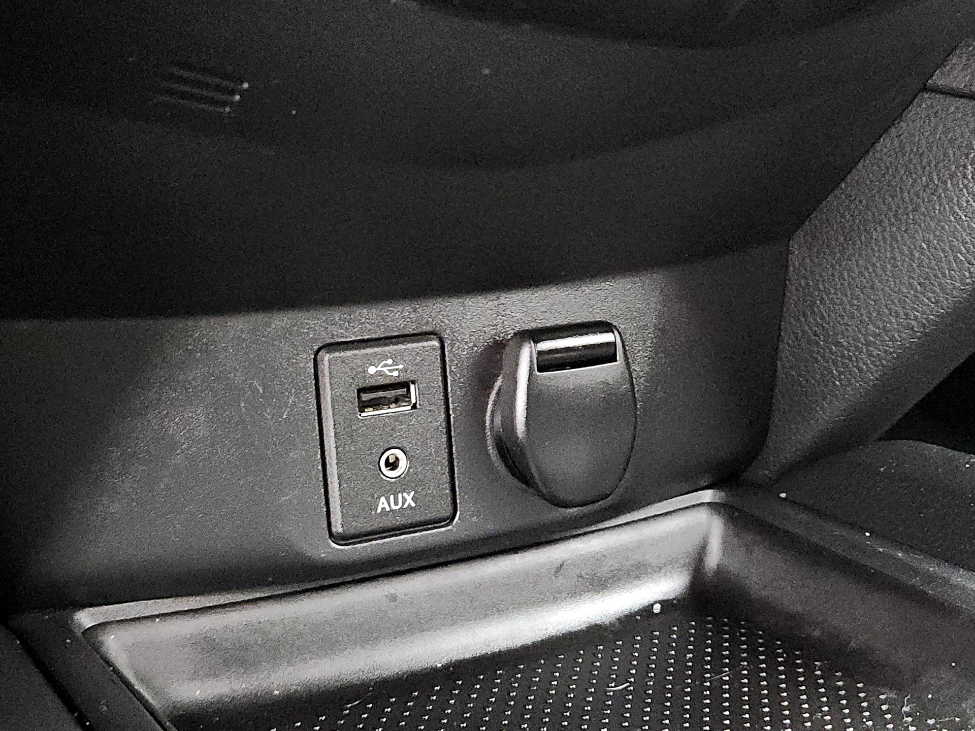 Thumbnail: 2016 Nissan Rogue - 18