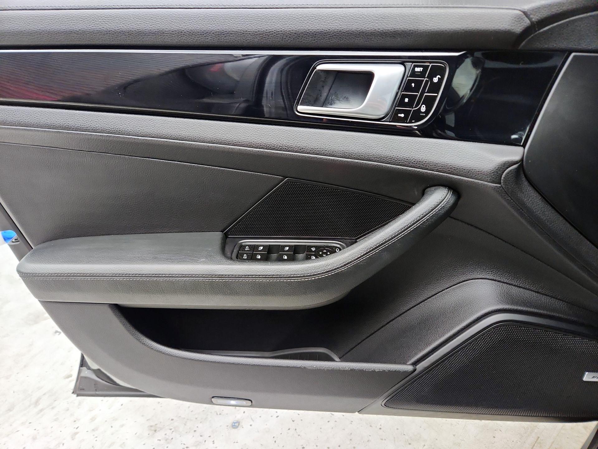 Thumbnail: 2018 Porsche Panamera - 12