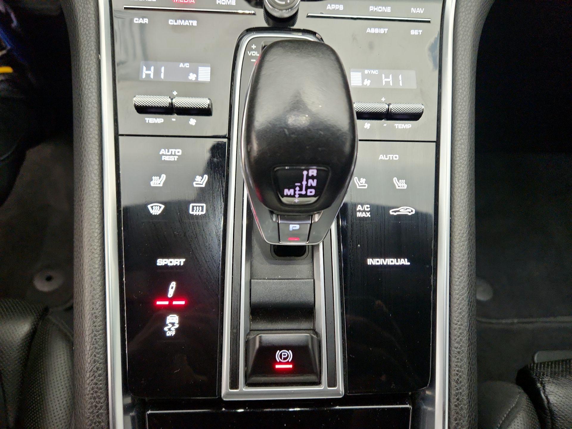 Thumbnail: 2018 Porsche Panamera - 18