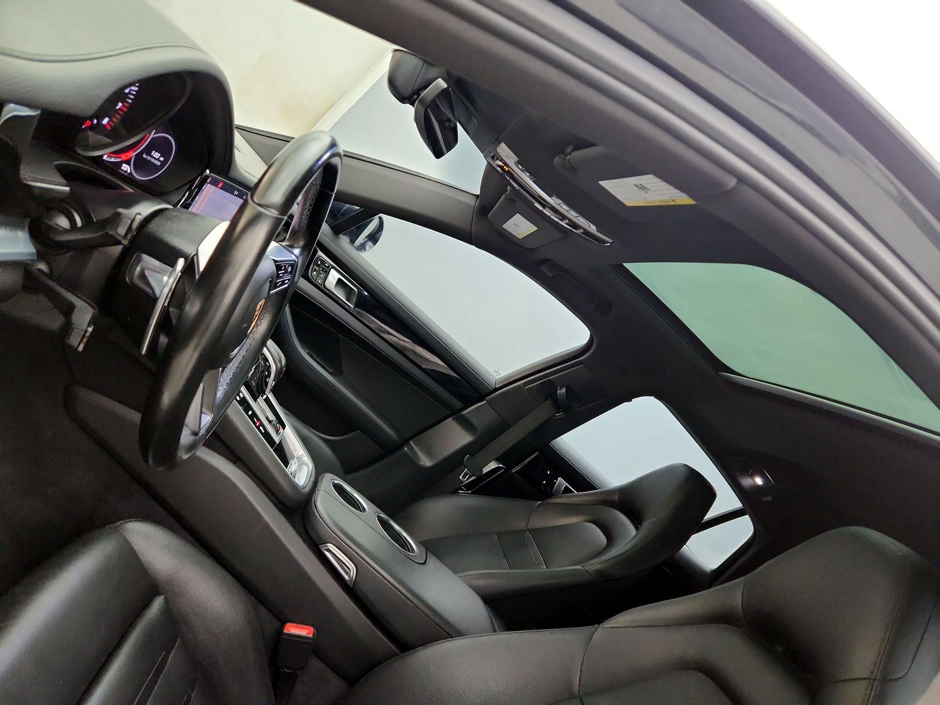 Thumbnail: 2018 Porsche Panamera - 20