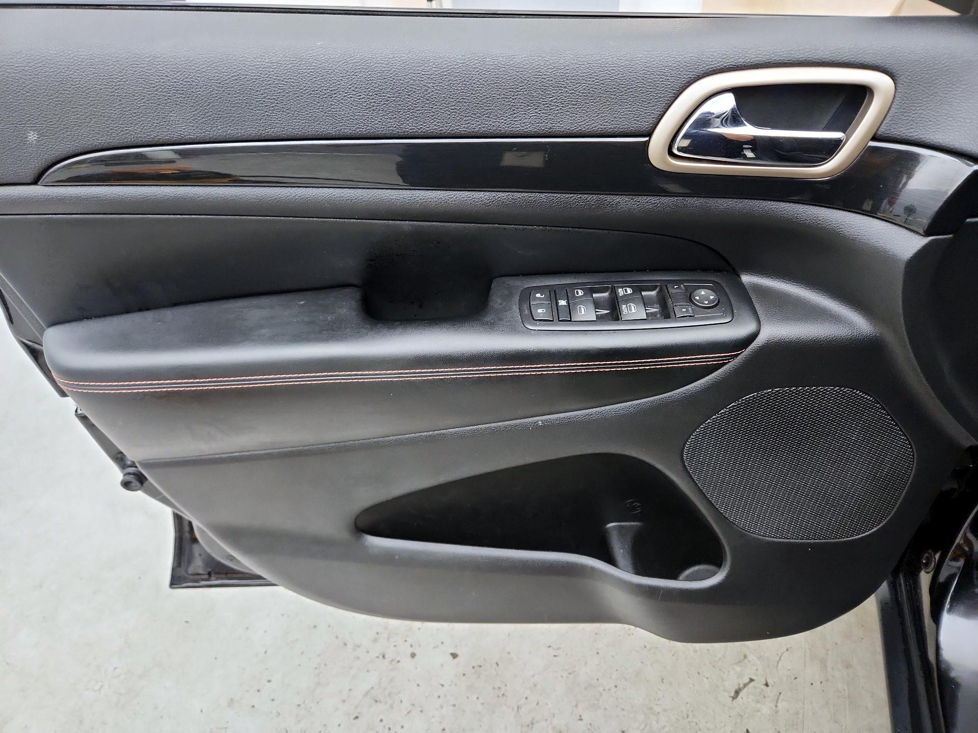 Thumbnail: 2017 Jeep Grand Cherokee - 12