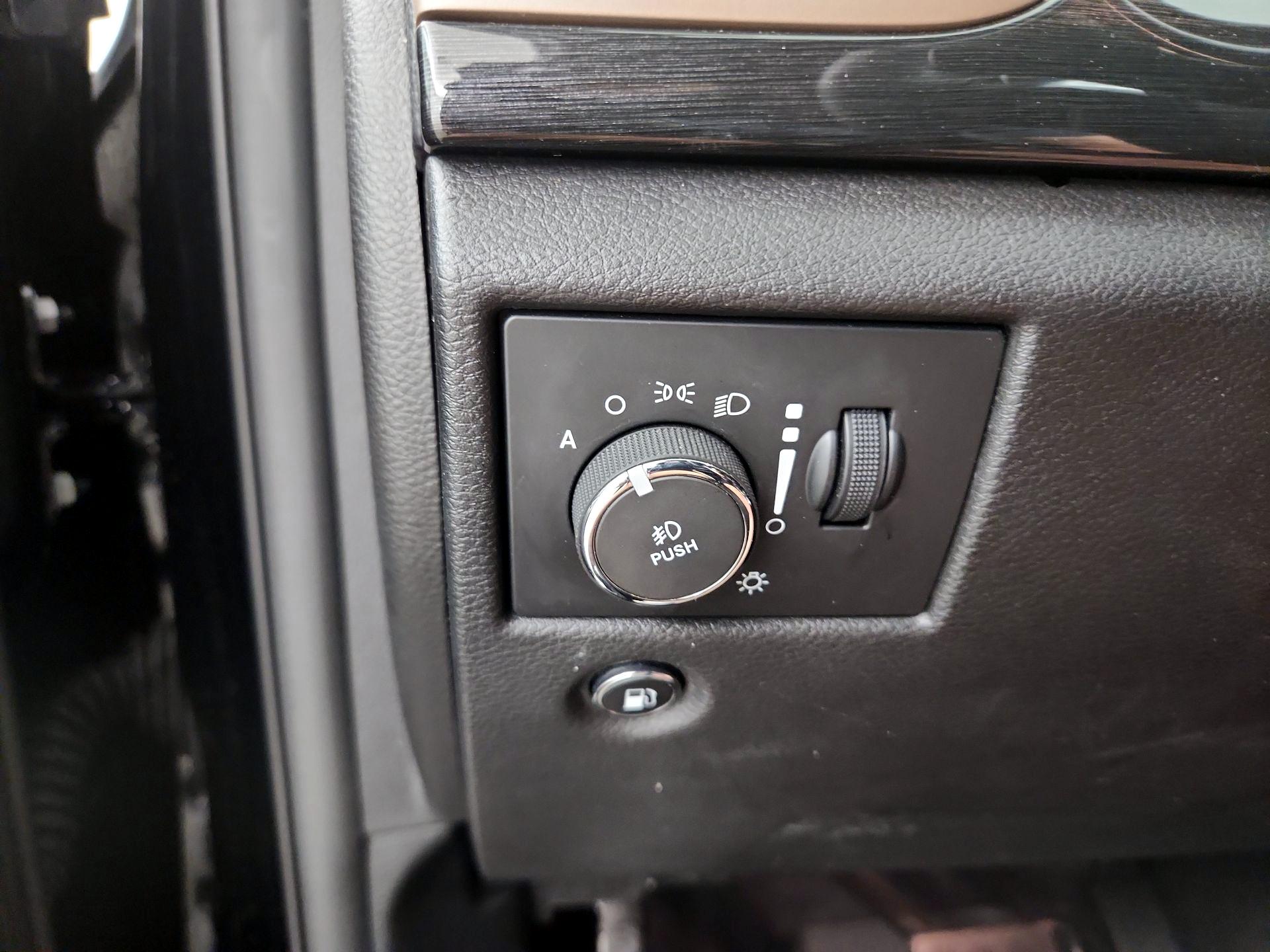 Thumbnail: 2017 Jeep Grand Cherokee - 13