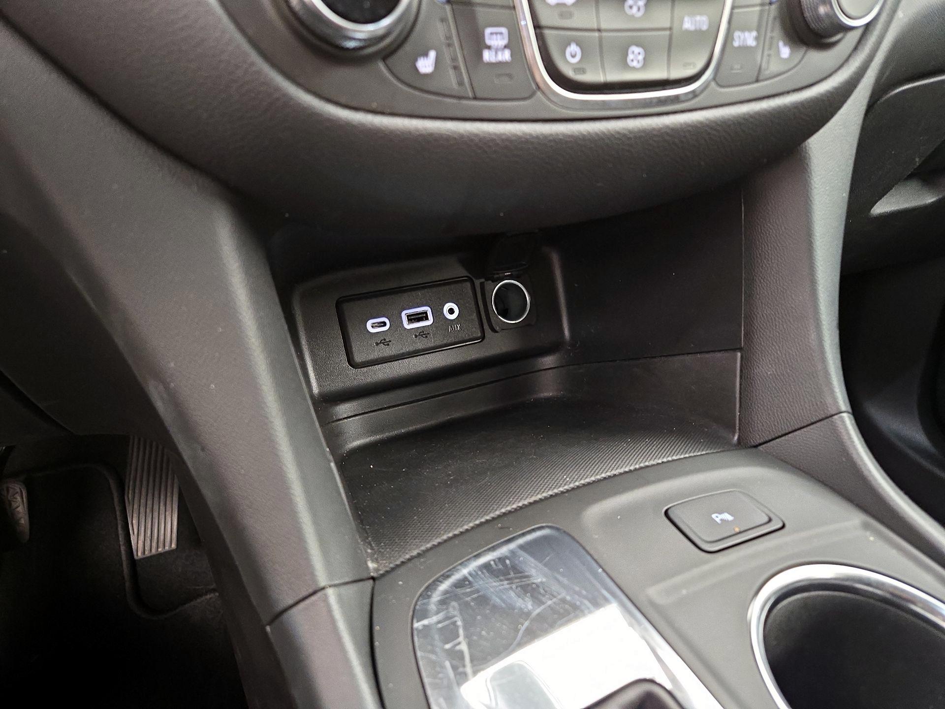 Thumbnail: 2022 Chevrolet Equinox - 18