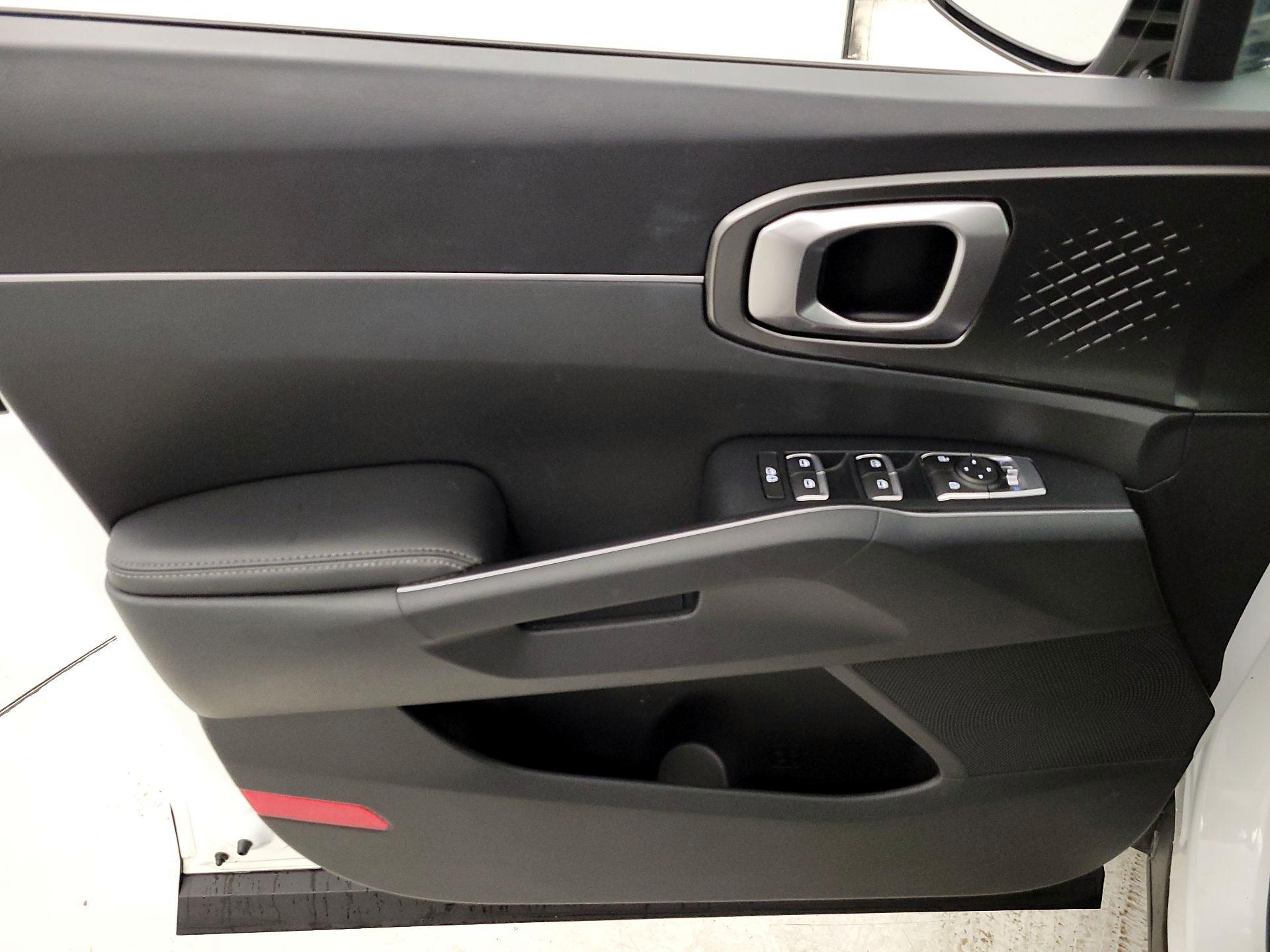 Thumbnail: 2023 Kia Sorento - 12