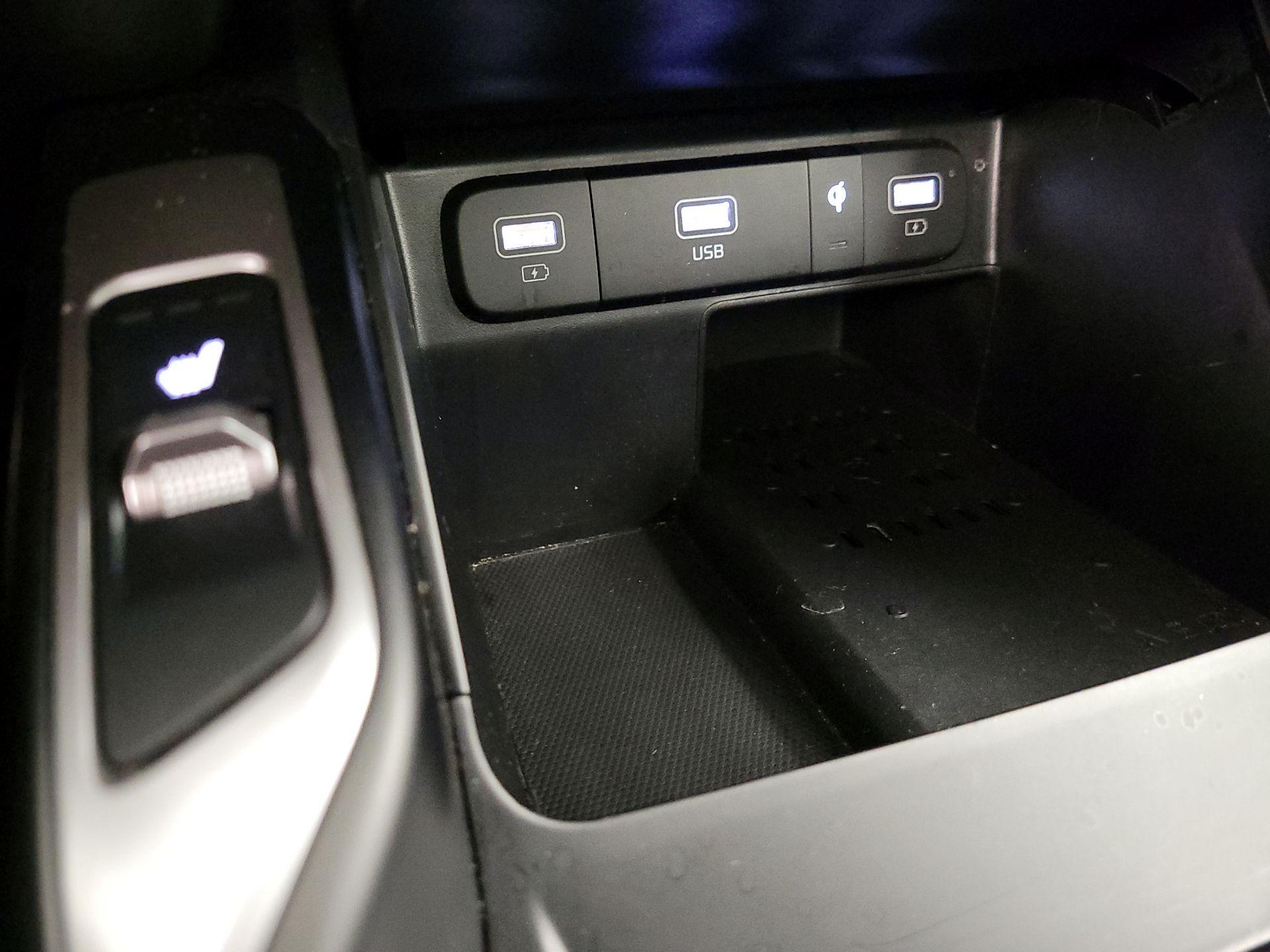 Thumbnail: 2023 Kia Sorento - 19