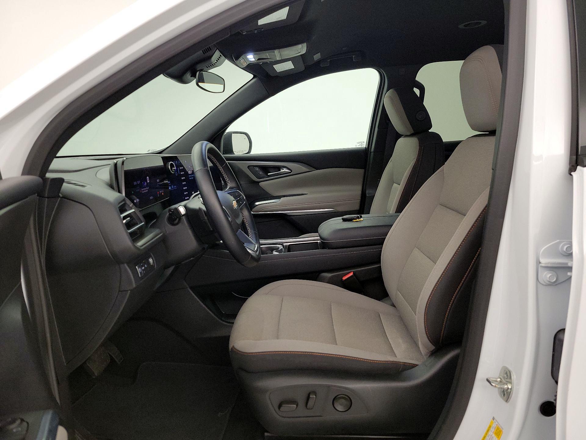 Thumbnail: 2025 Chevrolet Traverse - 11