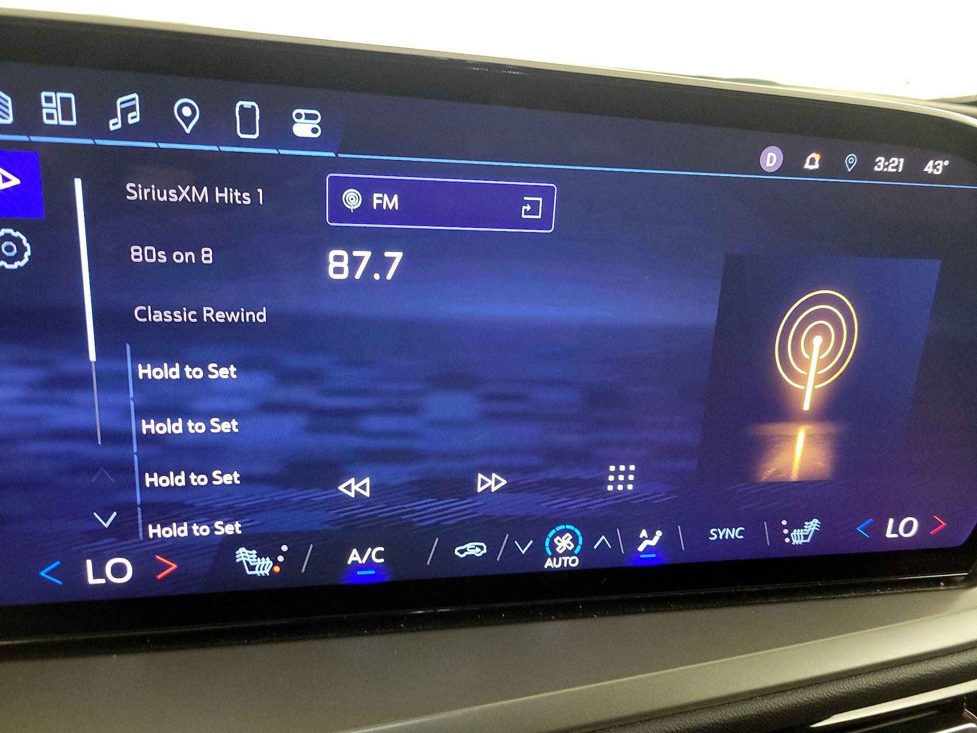 Thumbnail: 2025 Chevrolet Traverse - 16