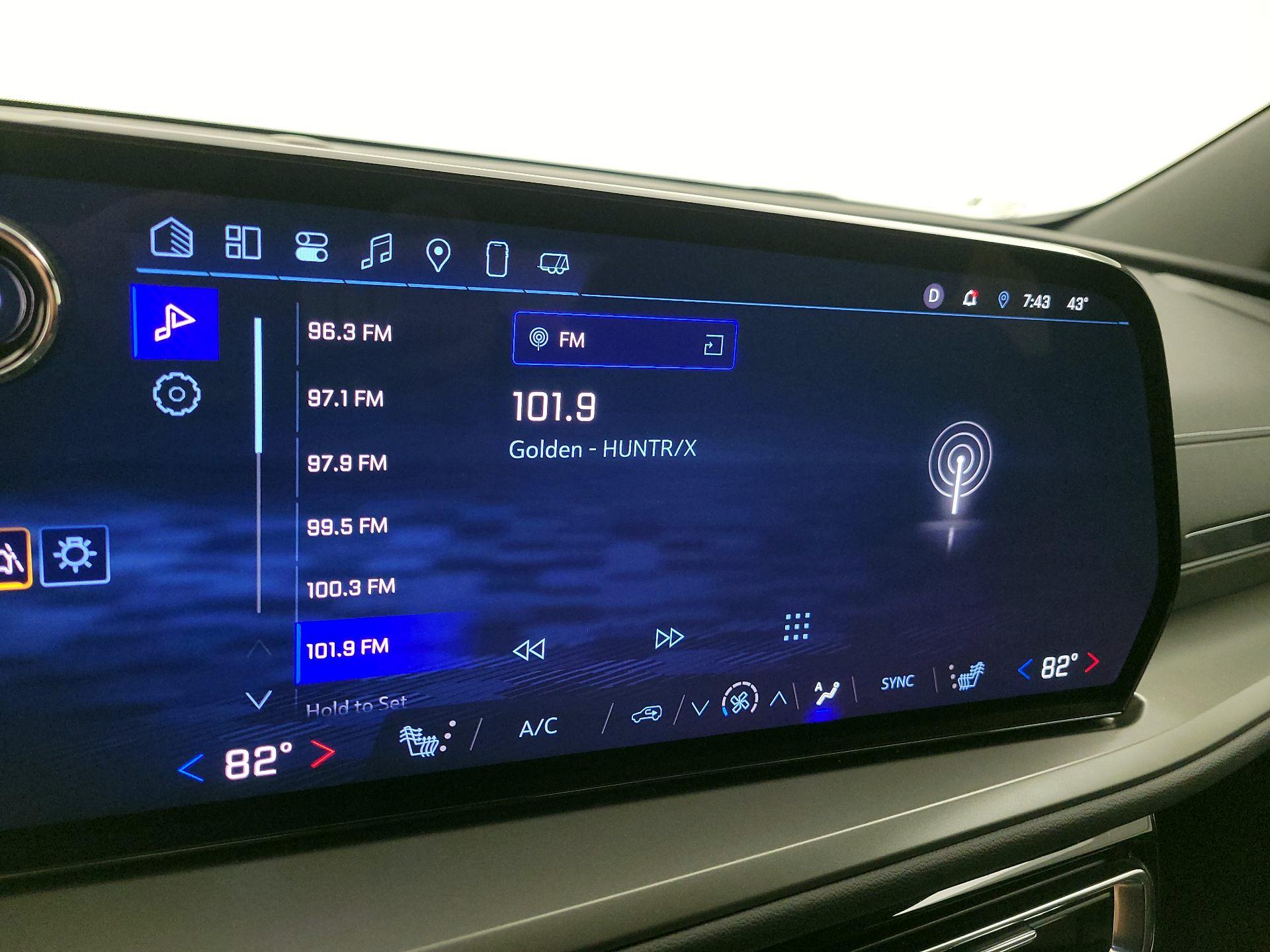 Thumbnail: 2025 Chevrolet Traverse - 15