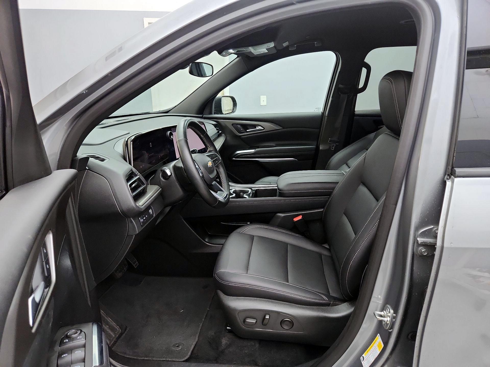 Thumbnail: 2025 Chevrolet Traverse - 11