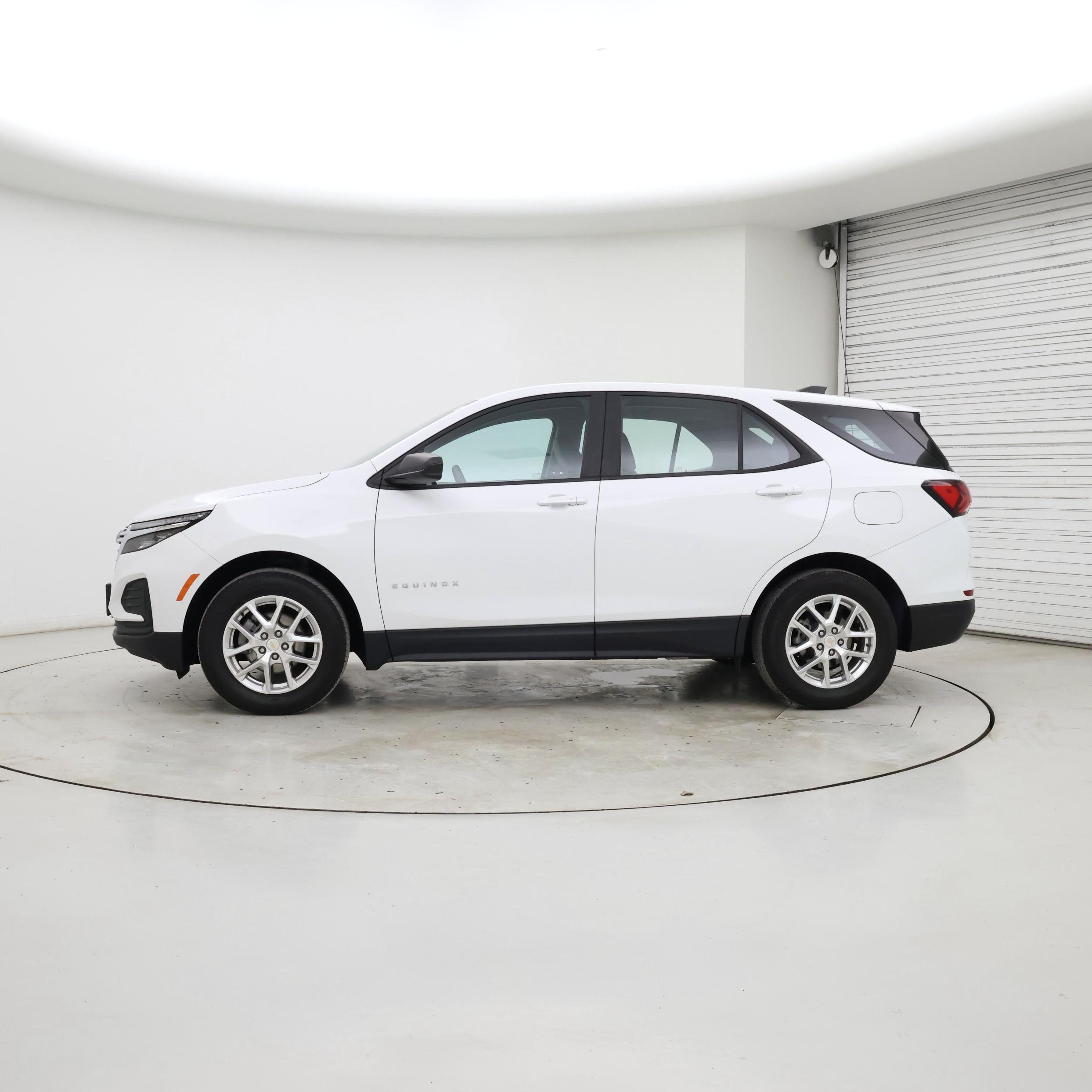 Thumbnail: 2022 Chevrolet Equinox - 3