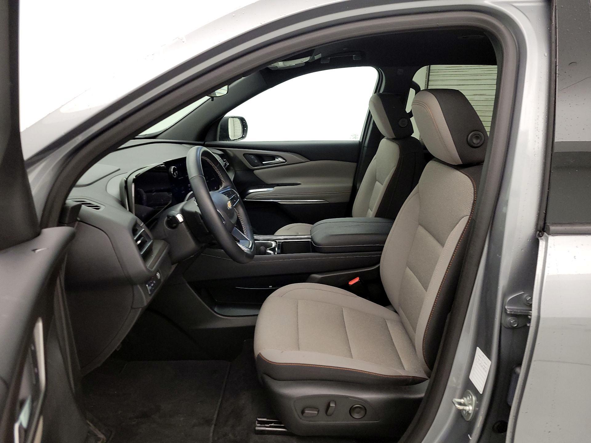 Thumbnail: 2025 Chevrolet Traverse - 11